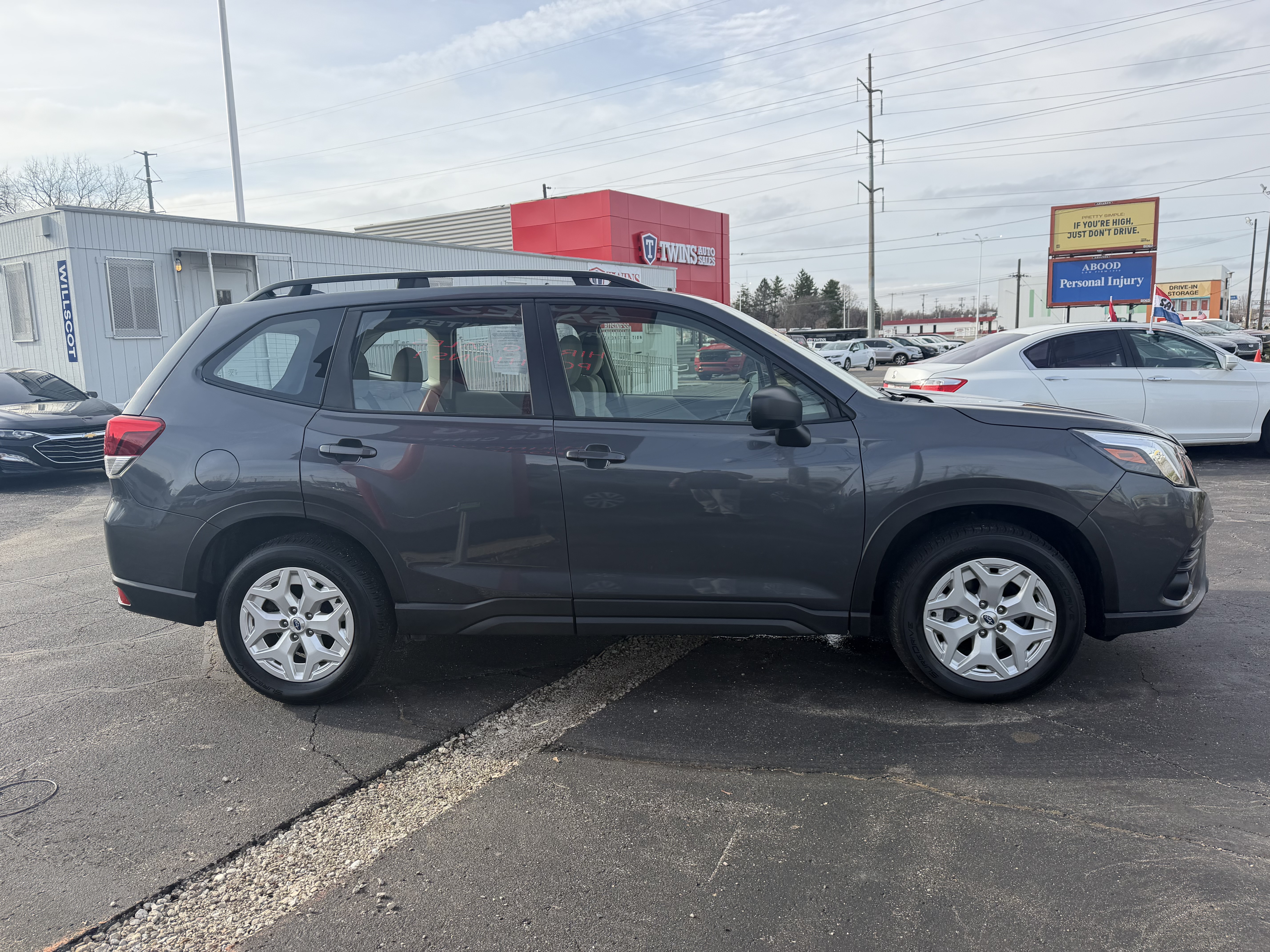 View vehicle photo 7