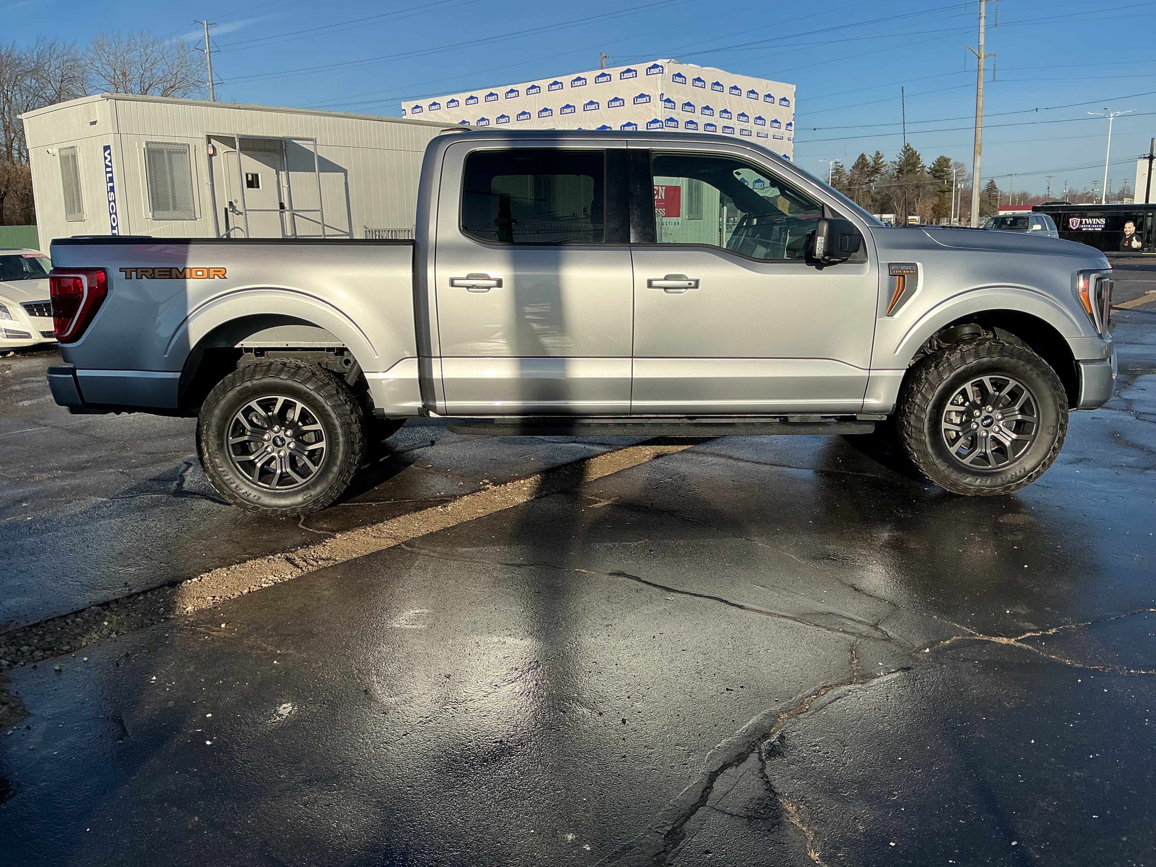 View vehicle photo 3