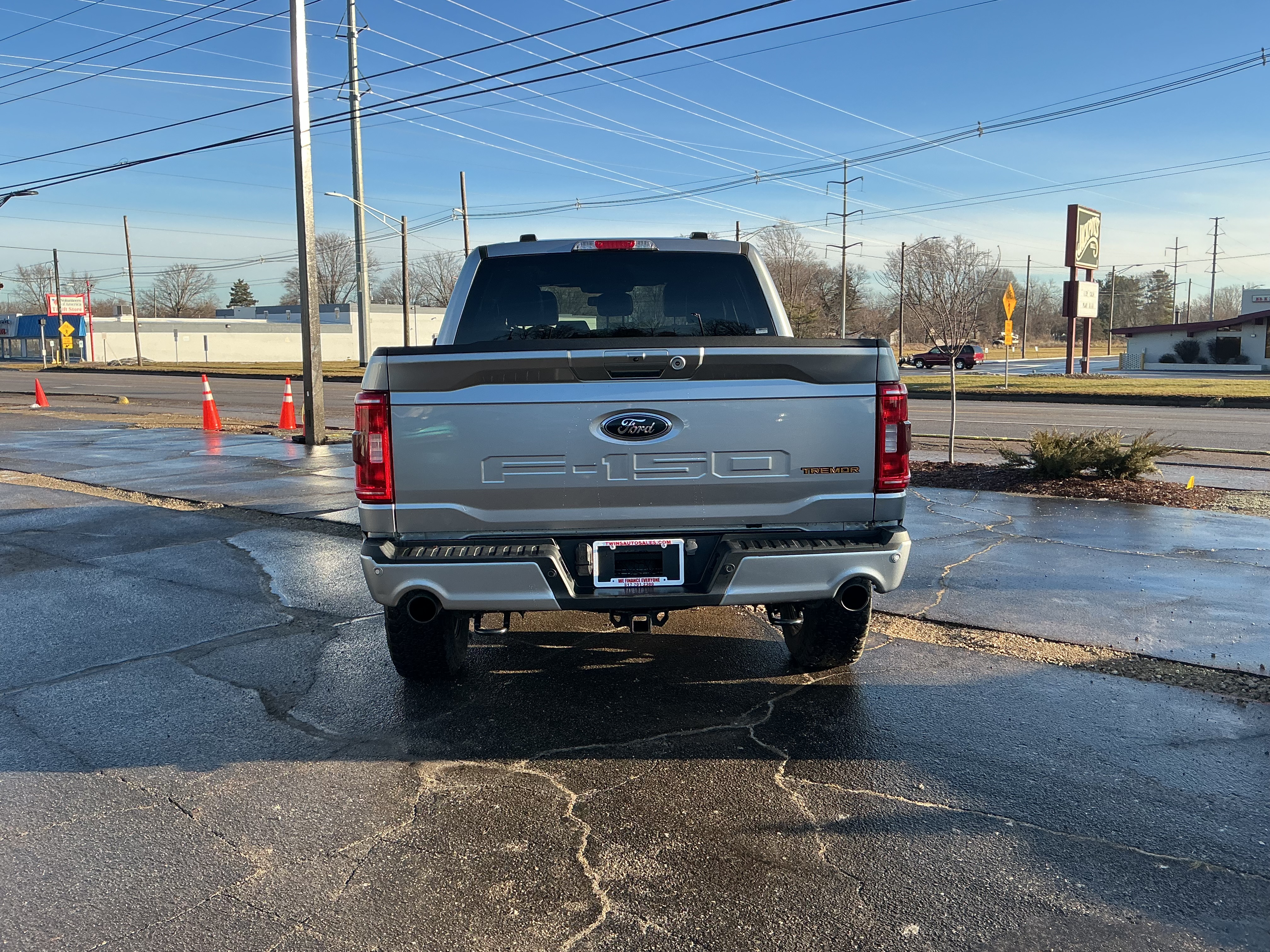 View vehicle photo 4