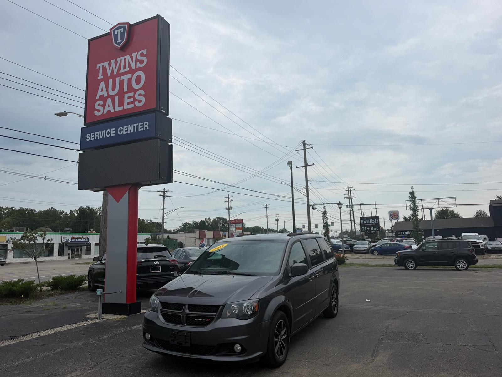 Gray 2017 Dodge Grand Caravan Minivan Front-Wheel Drive 6-Speed Automatic