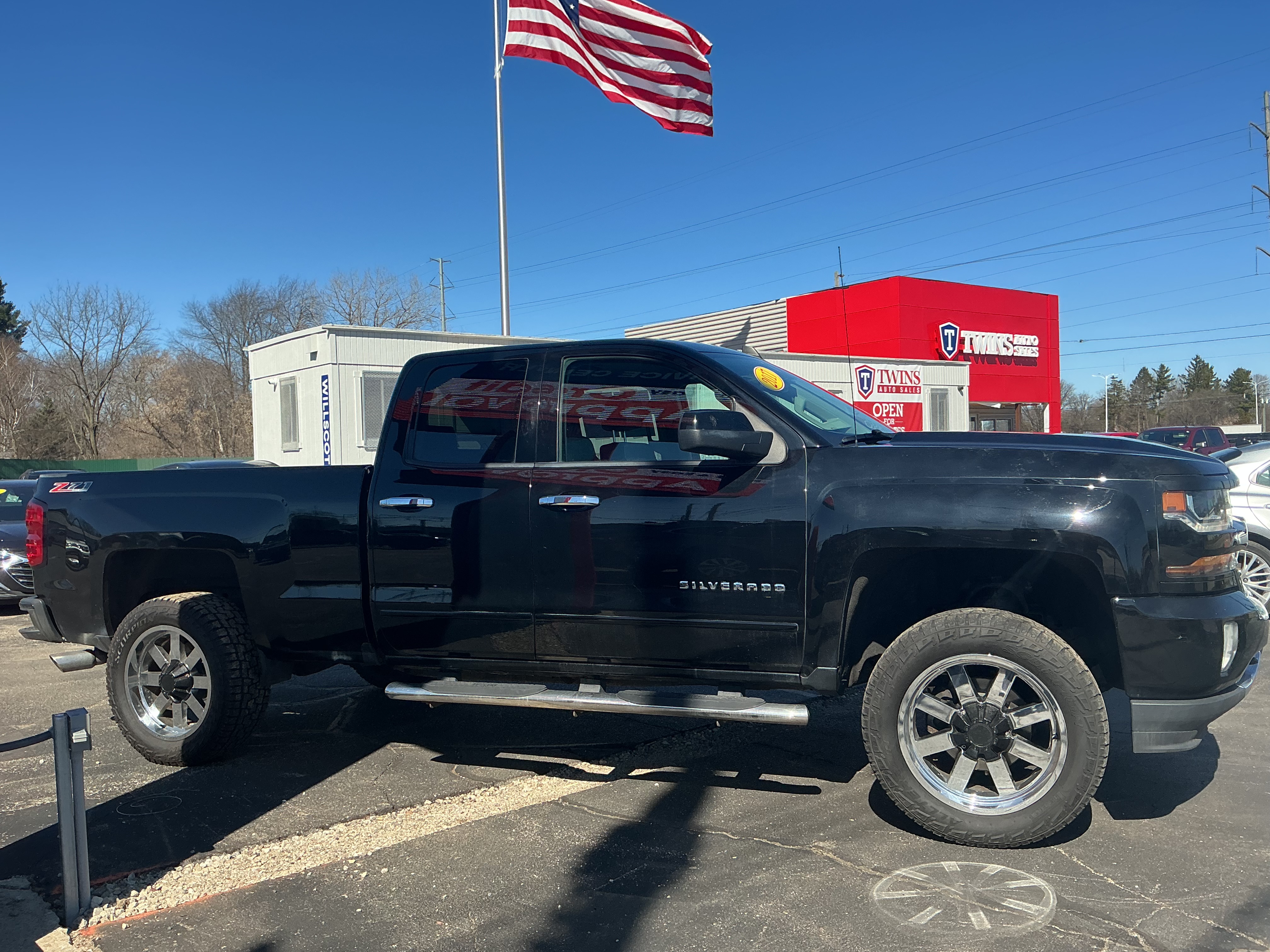 View vehicle photo 3