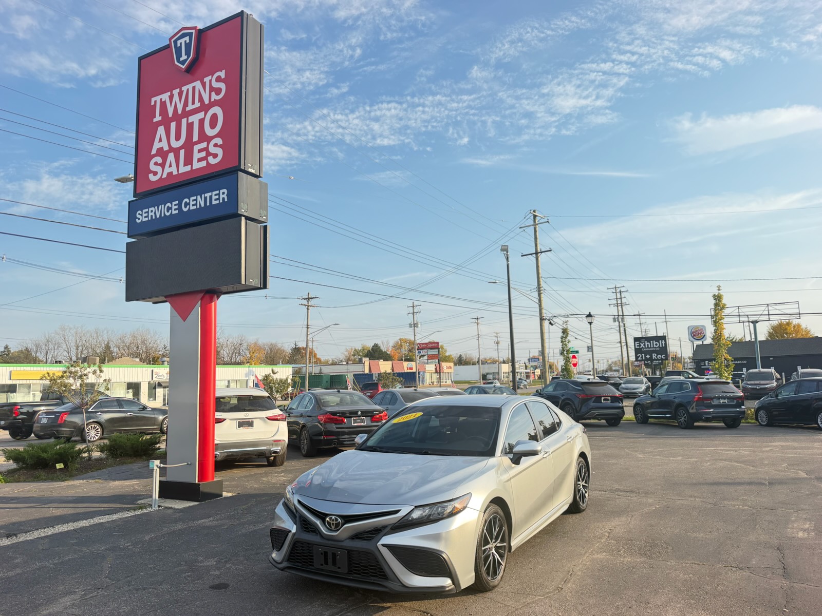 Silver 2021 Toyota Camry Sedan Front-Wheel Drive 8-Speed Automatic