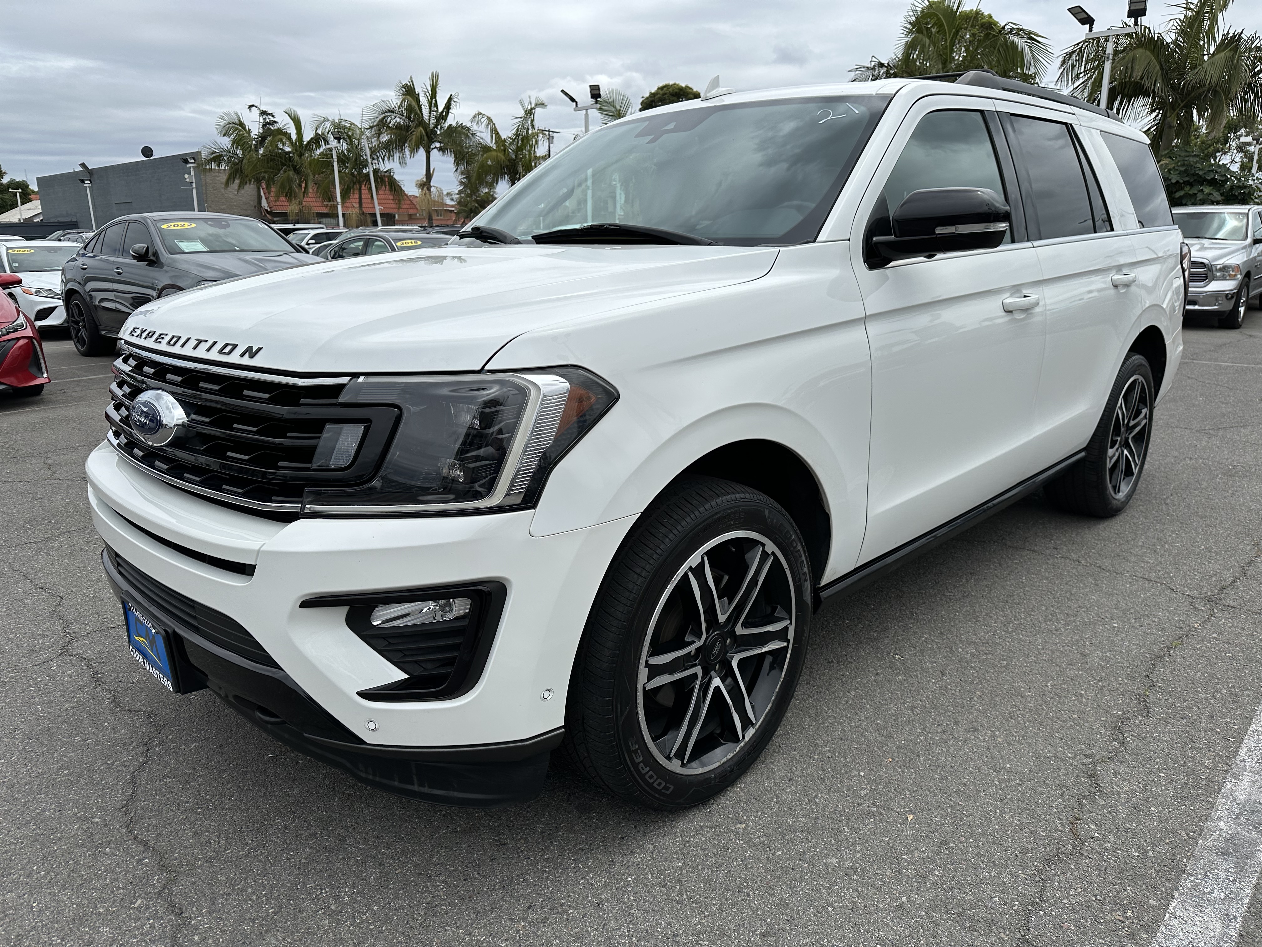 View vehicle photo 4