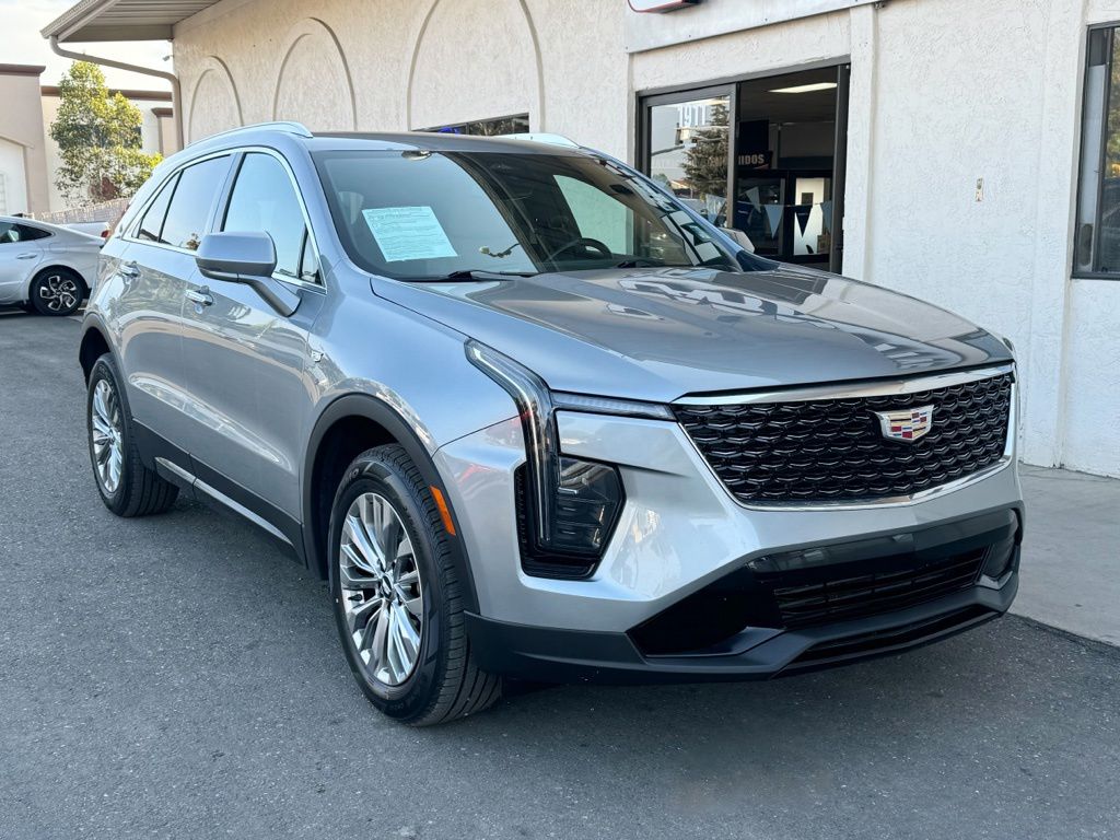 Silver Metallic 2024 Cadillac XT4 SUV / Crossover Front-Wheel Drive 9-Speed Automatic