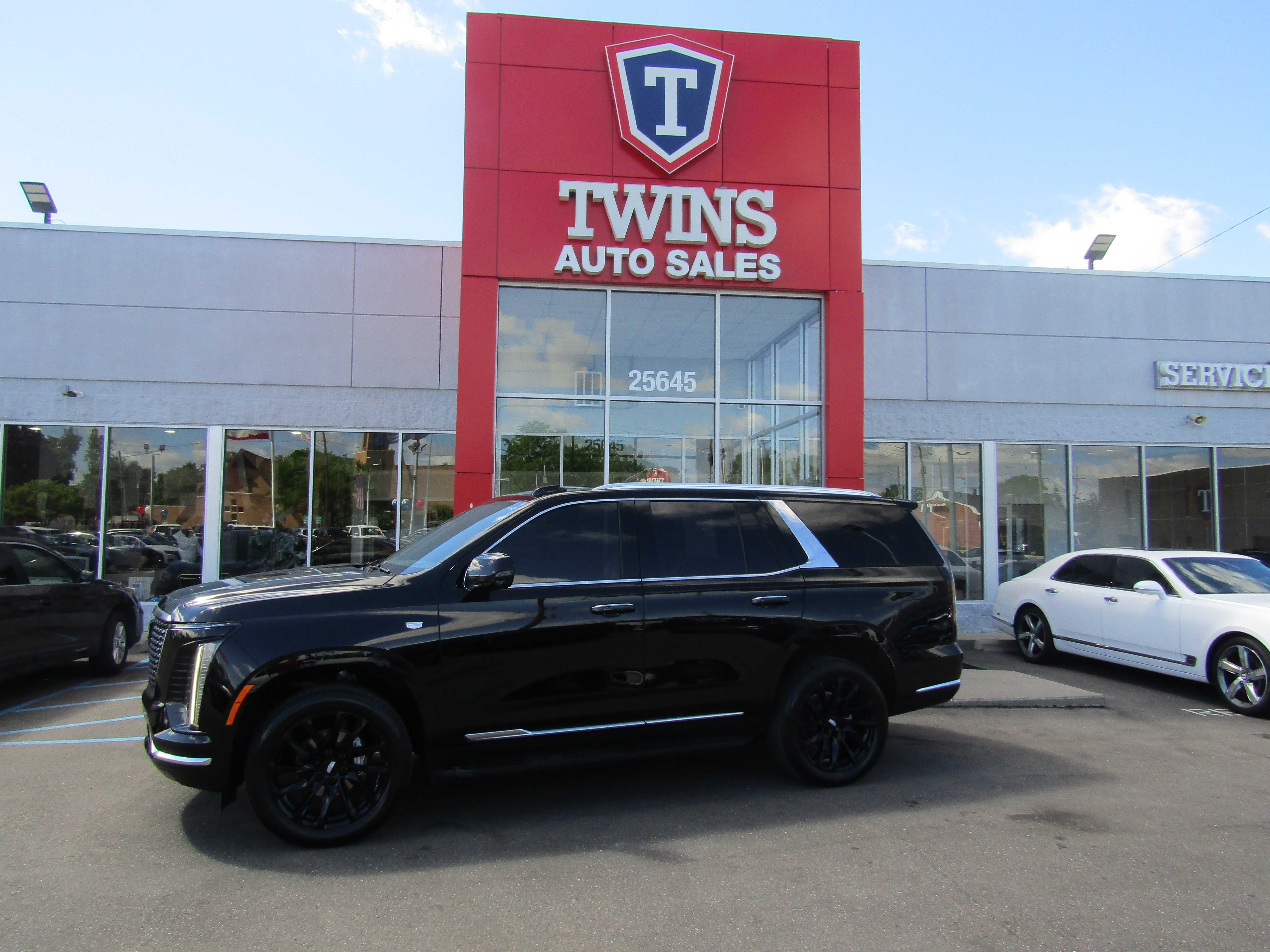 Black 2025 Cadillac Escalade Premium Luxury 4WD SUV / Crossover Four-Wheel Drive 