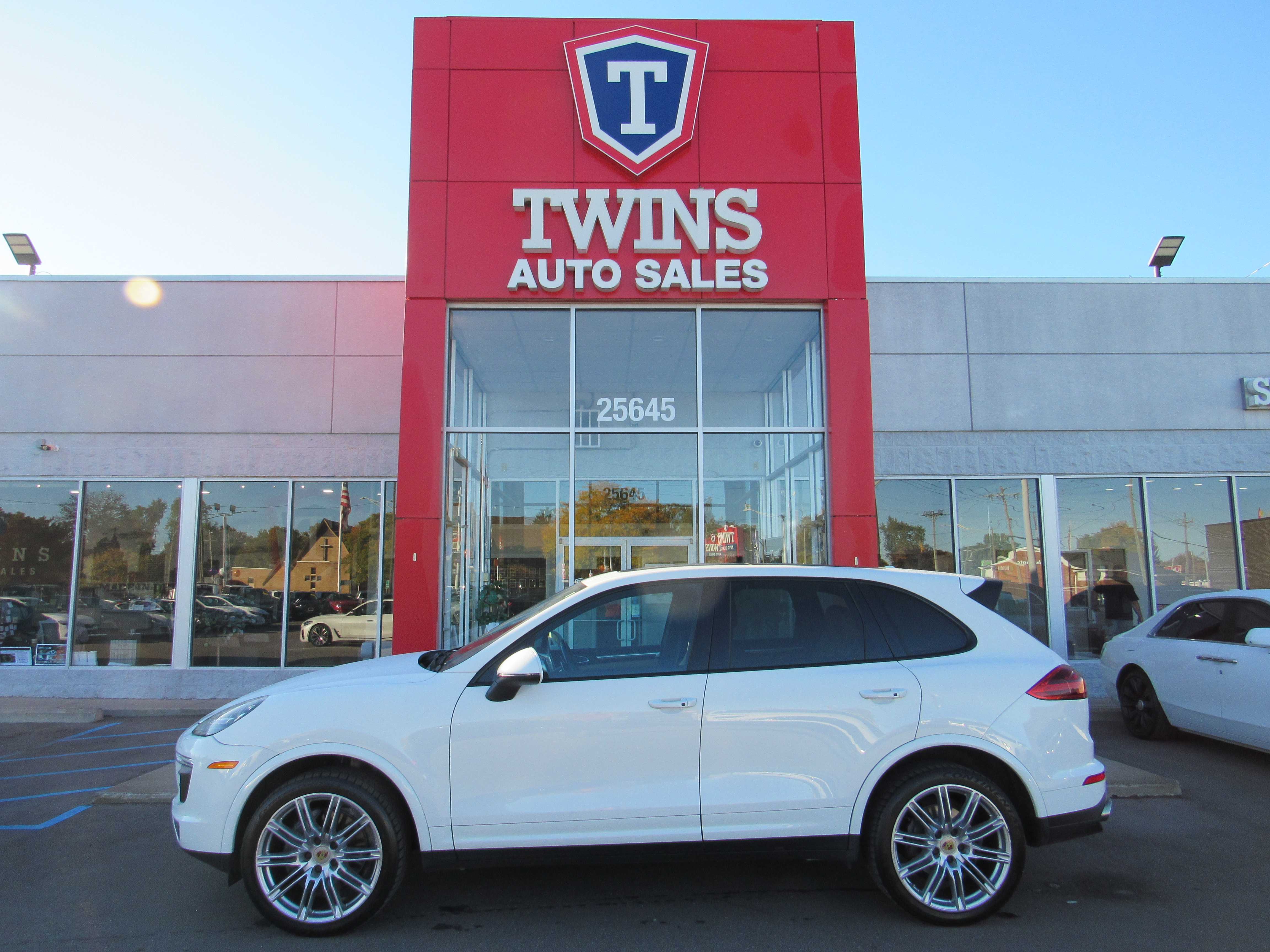 White 2018 Porsche Cayenne SUV / Crossover All-Wheel Drive 8-Speed Automatic