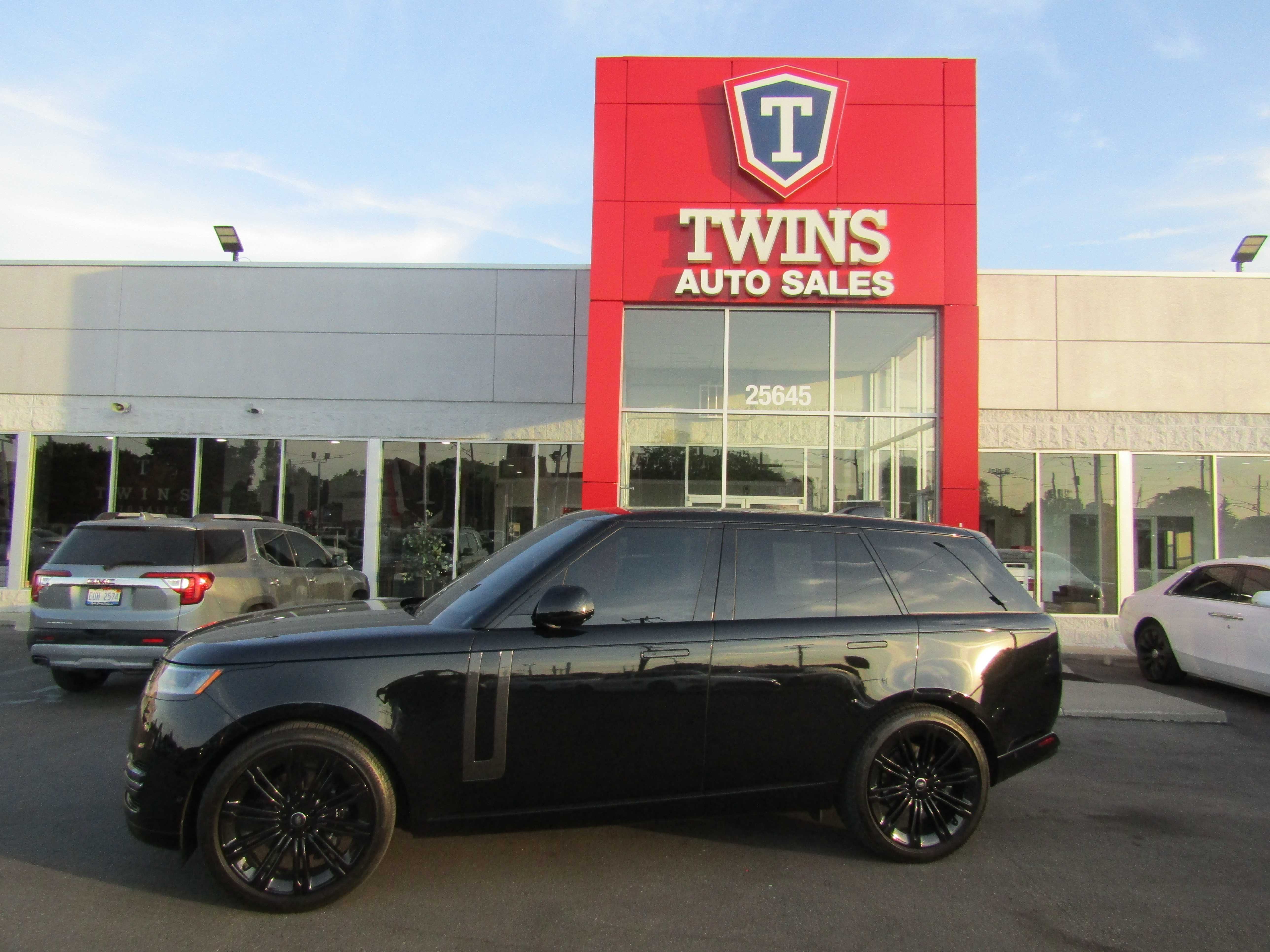Black 2025 Land Rover Range Rover P400 SE AWD SUV / Crossover All-Wheel Drive 8-Speed Automatic