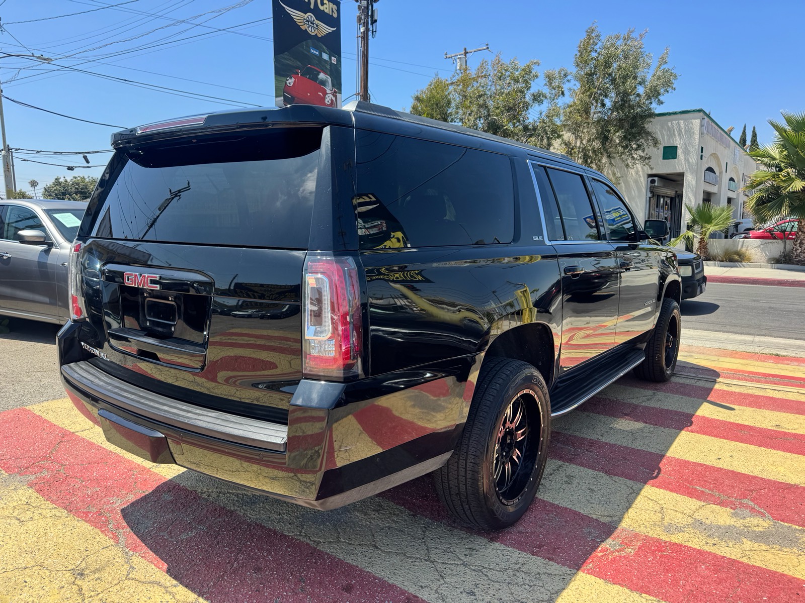 View vehicle photo 4