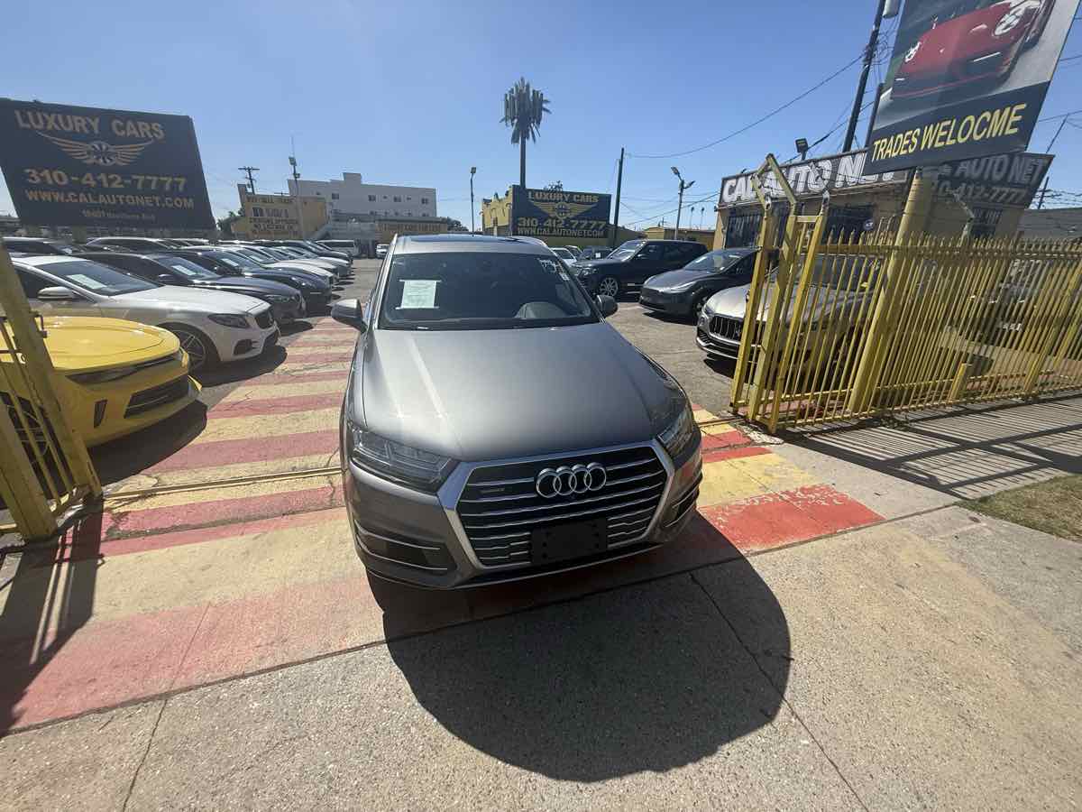 View vehicle photo 3
