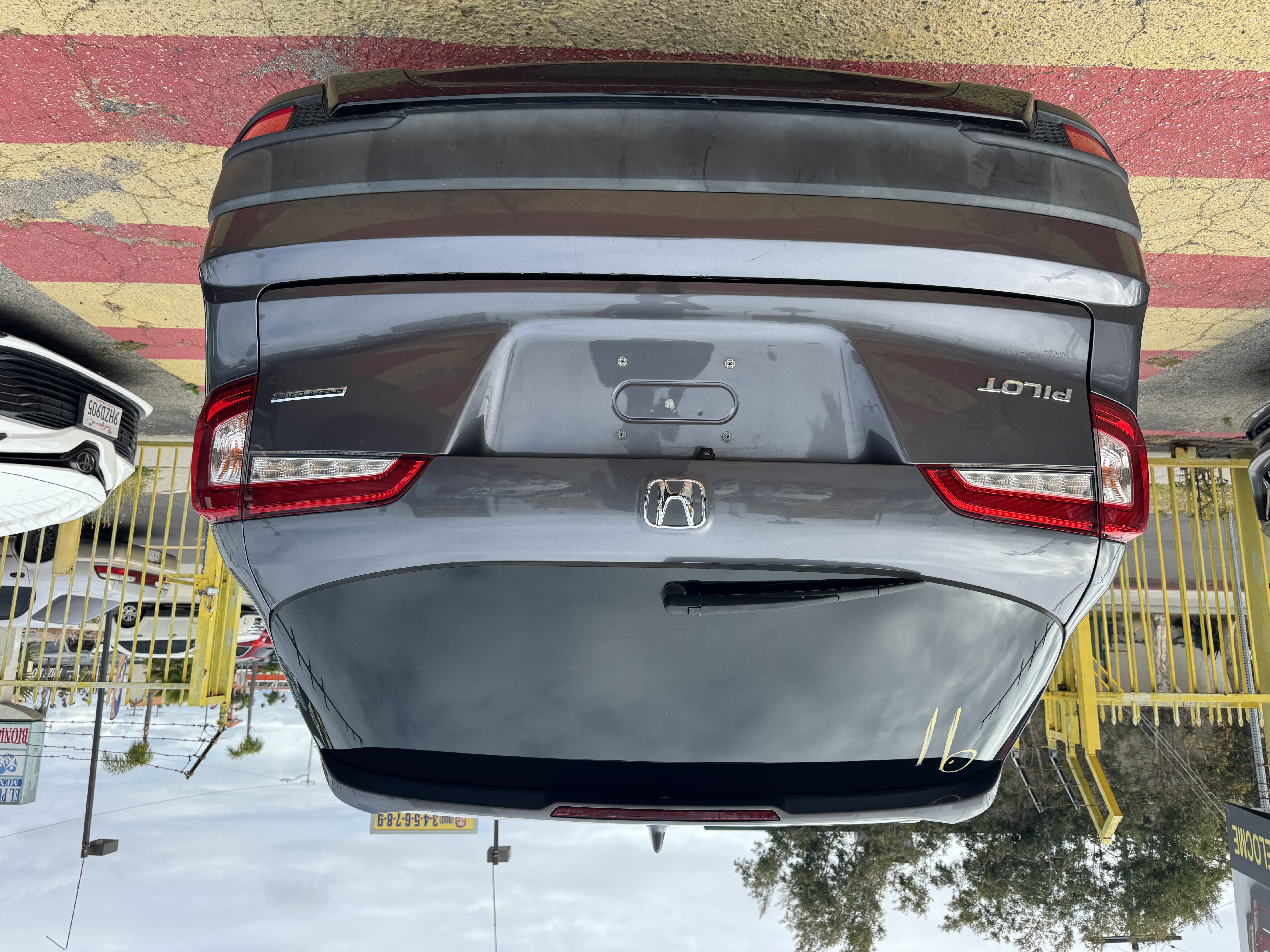 View vehicle photo 4