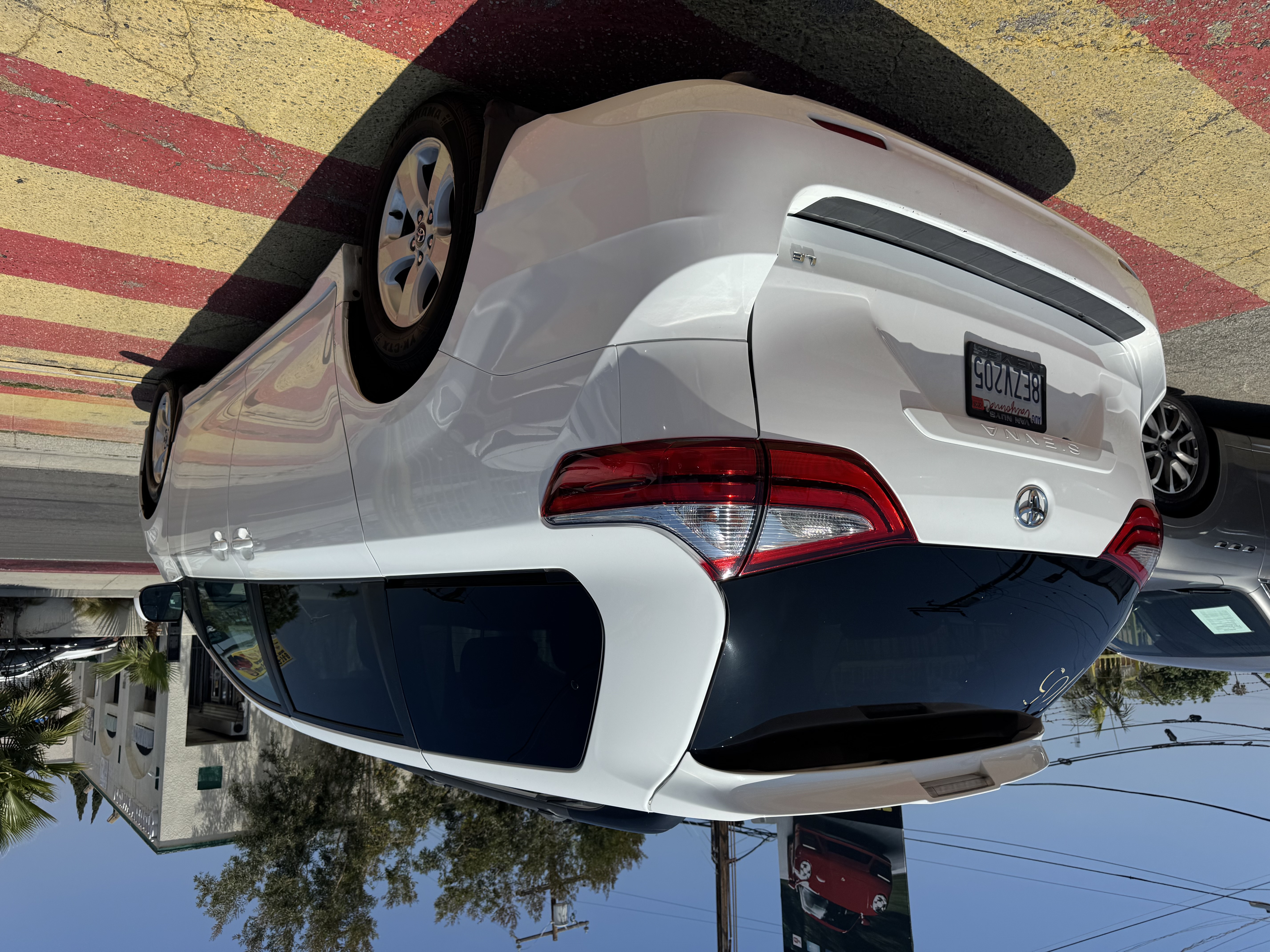 View vehicle photo 4