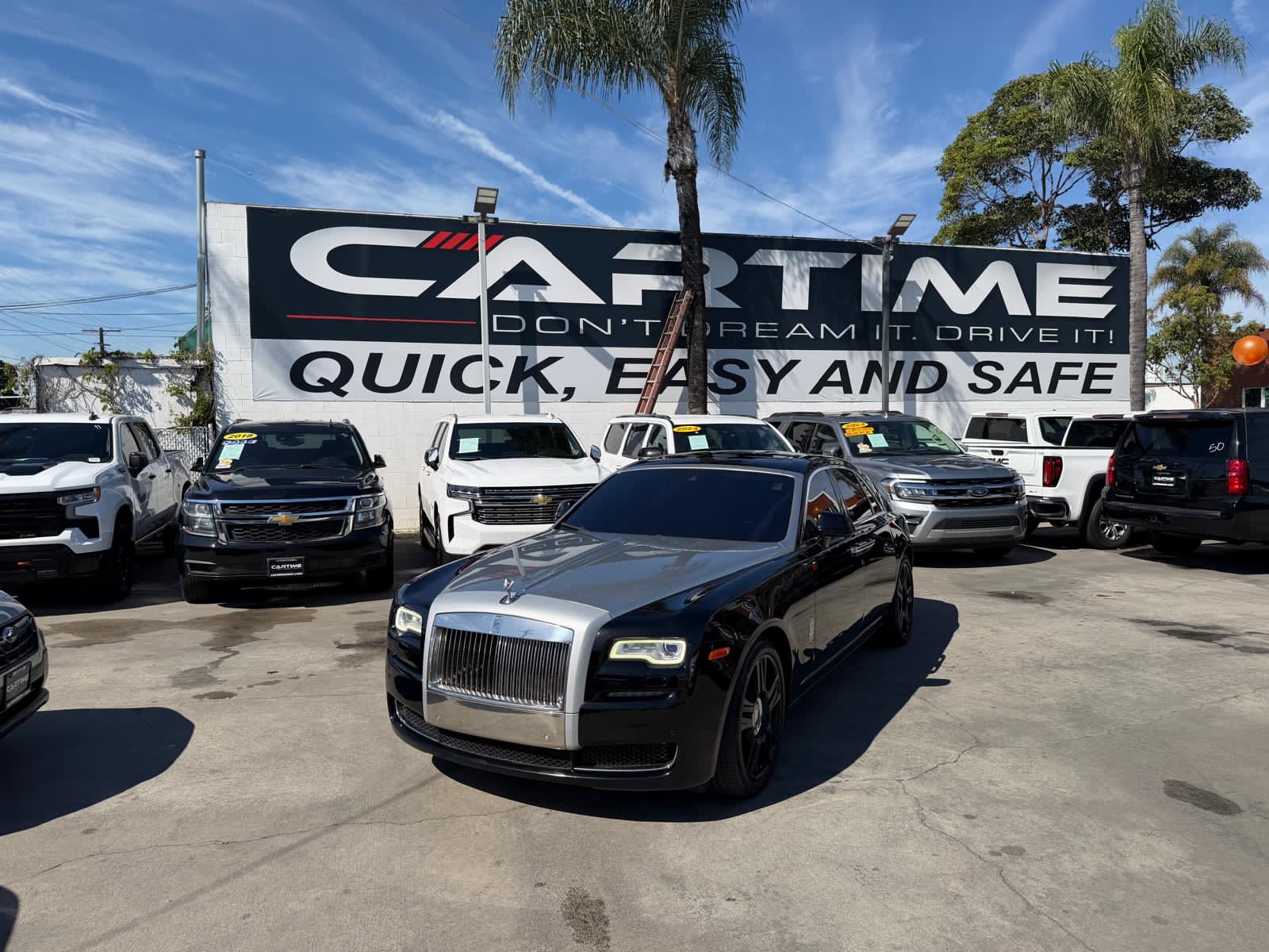 View vehicle photo 3