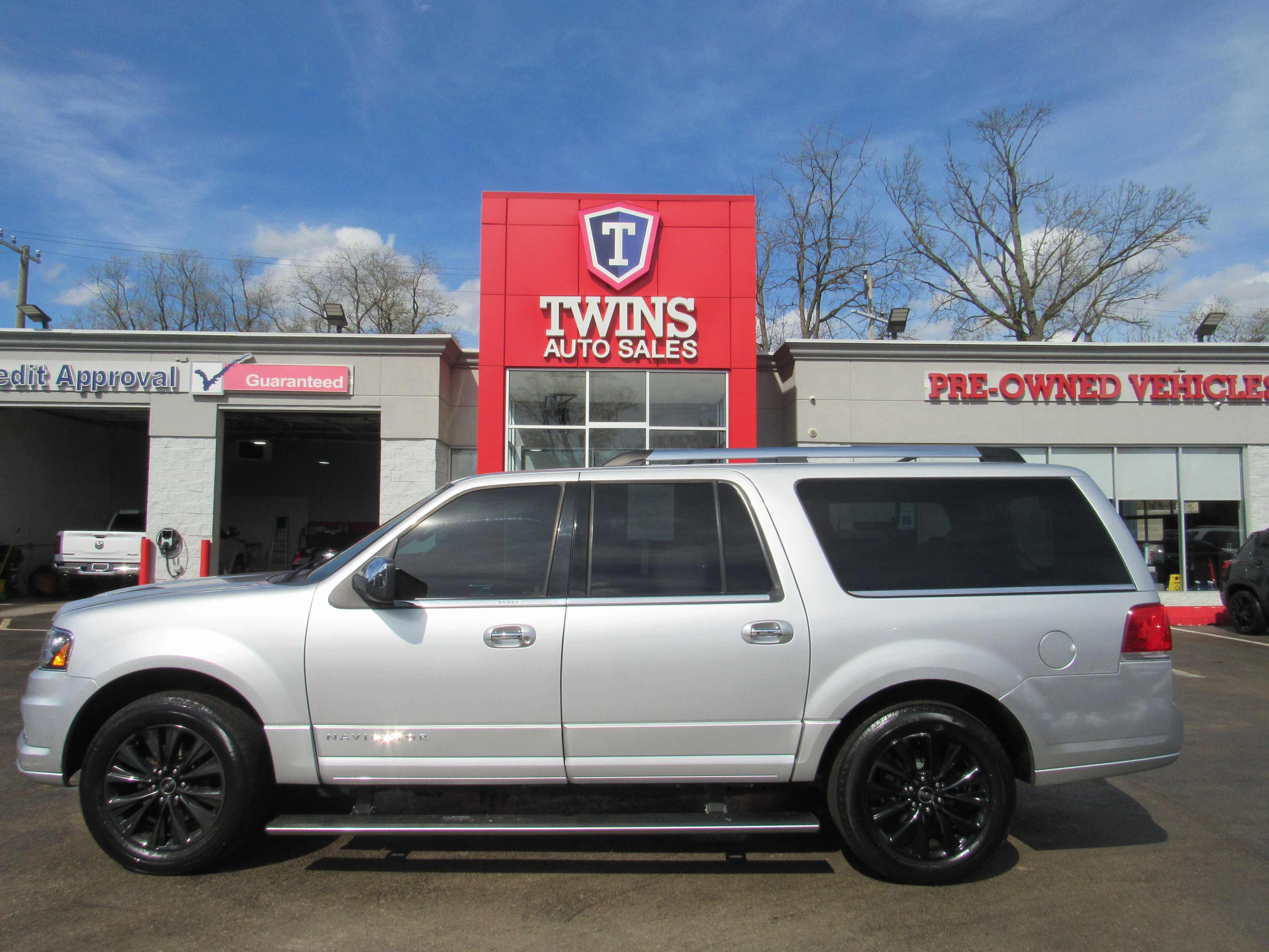 Silver 2015 Lincoln Navigator L 4WD SUV / Crossover Four-Wheel Drive 6-Speed Automatic