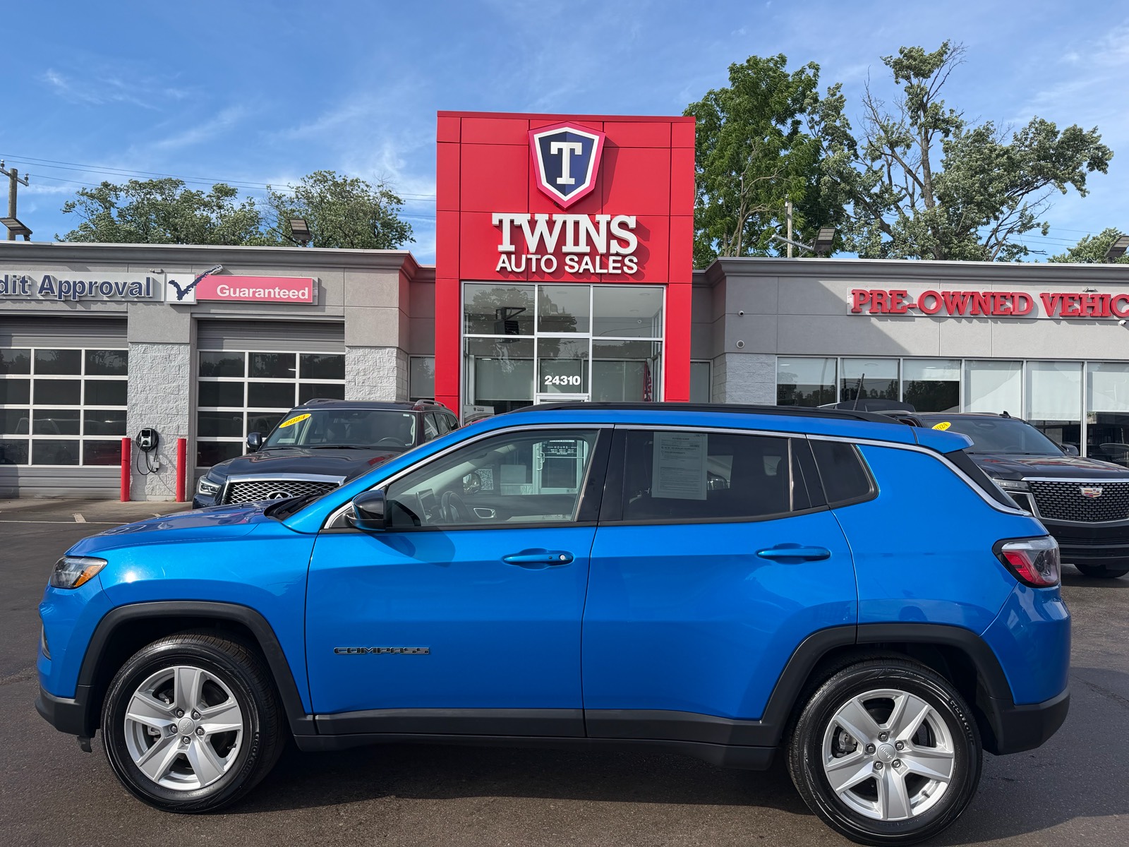 Blue 2022 Jeep Compass Latitude FWD SUV / Crossover Front-Wheel Drive 6-Speed Automatic
