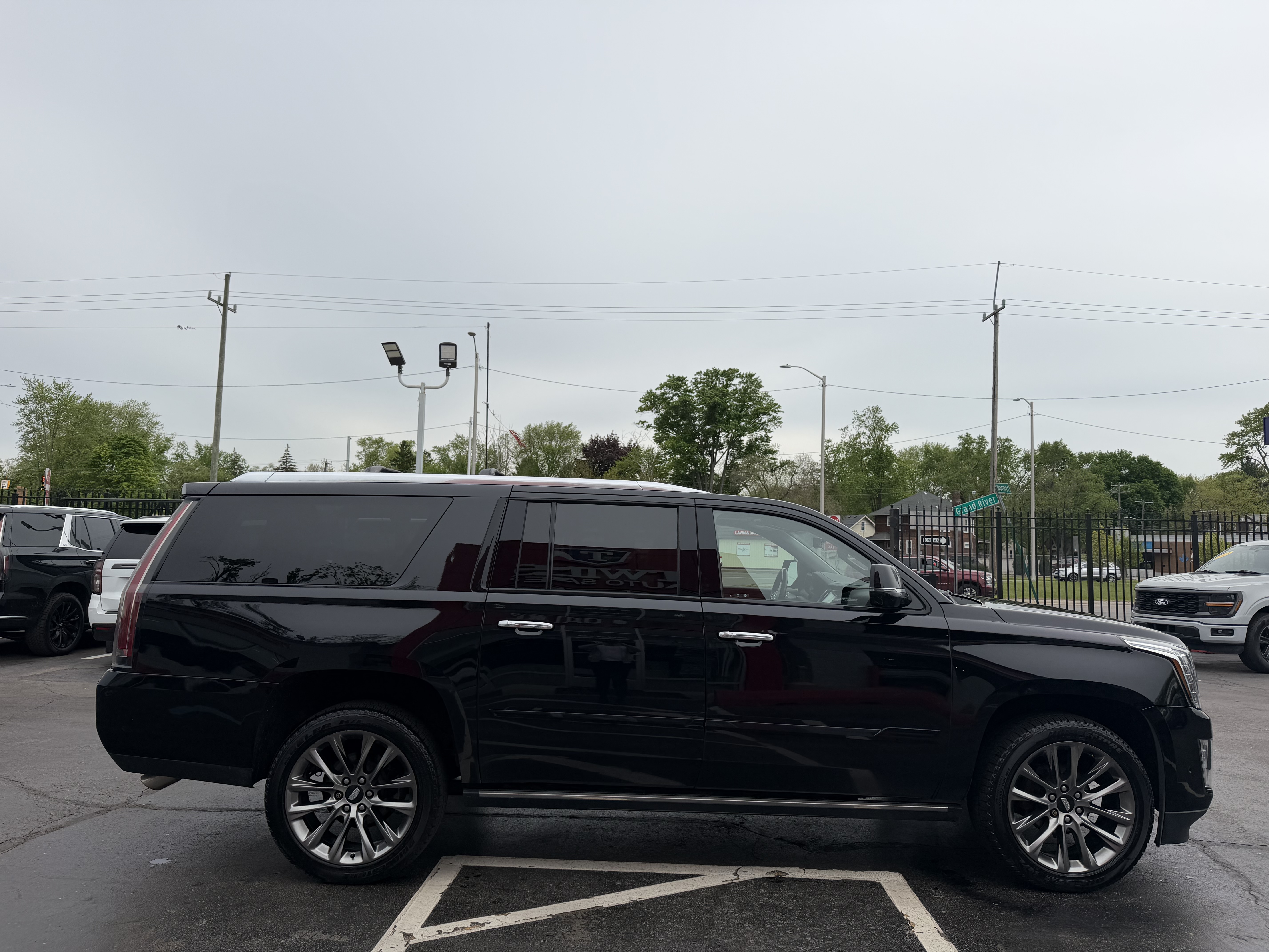 View vehicle photo 5