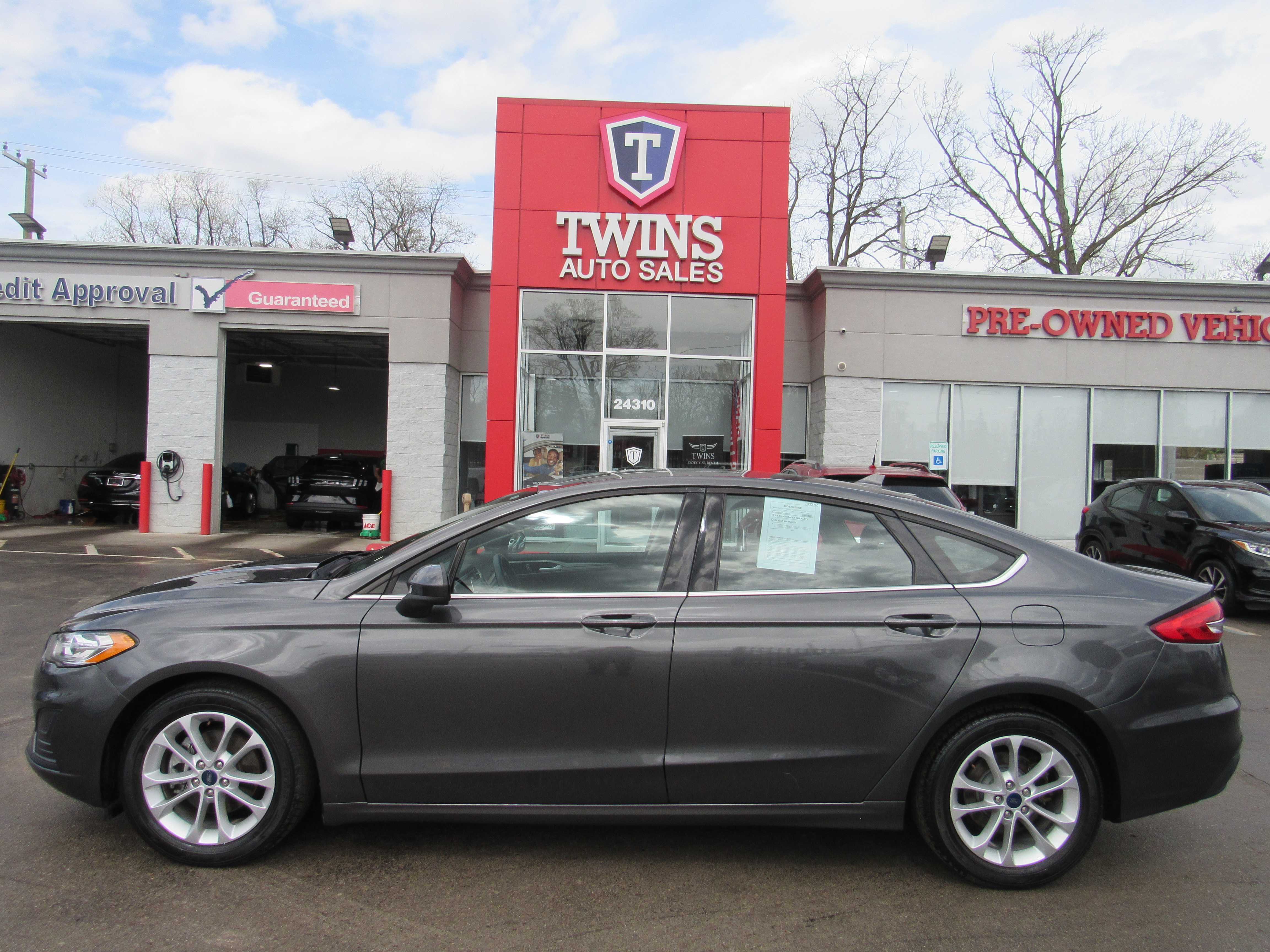 Gray 2020 Ford Fusion SE FWD Sedan Front-Wheel Drive 6-Speed Automatic