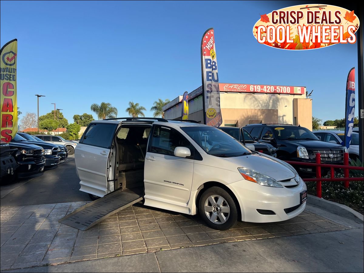White 2008 Toyota Sienna Minivan Front-Wheel Drive 5-Speed Automatic Overdrive