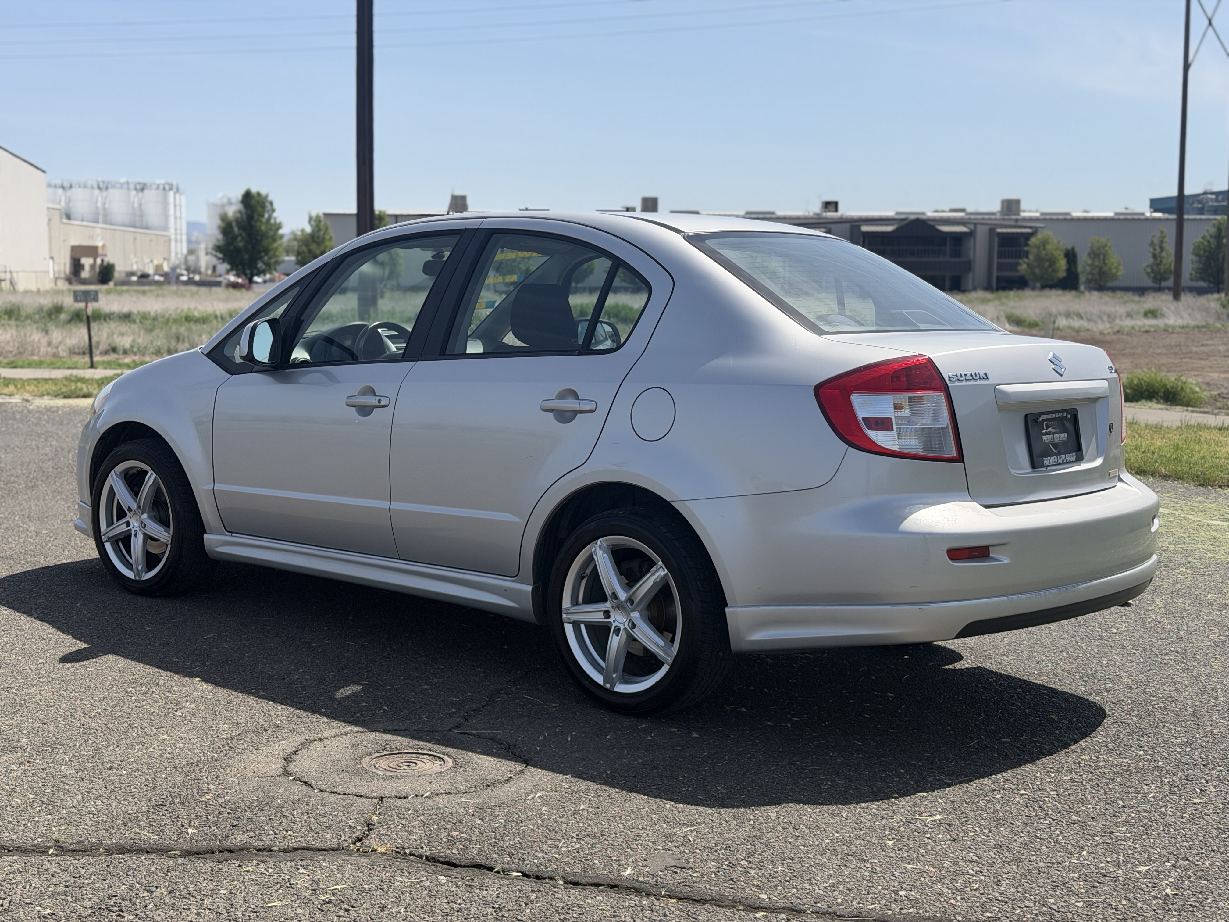 View vehicle photo 7