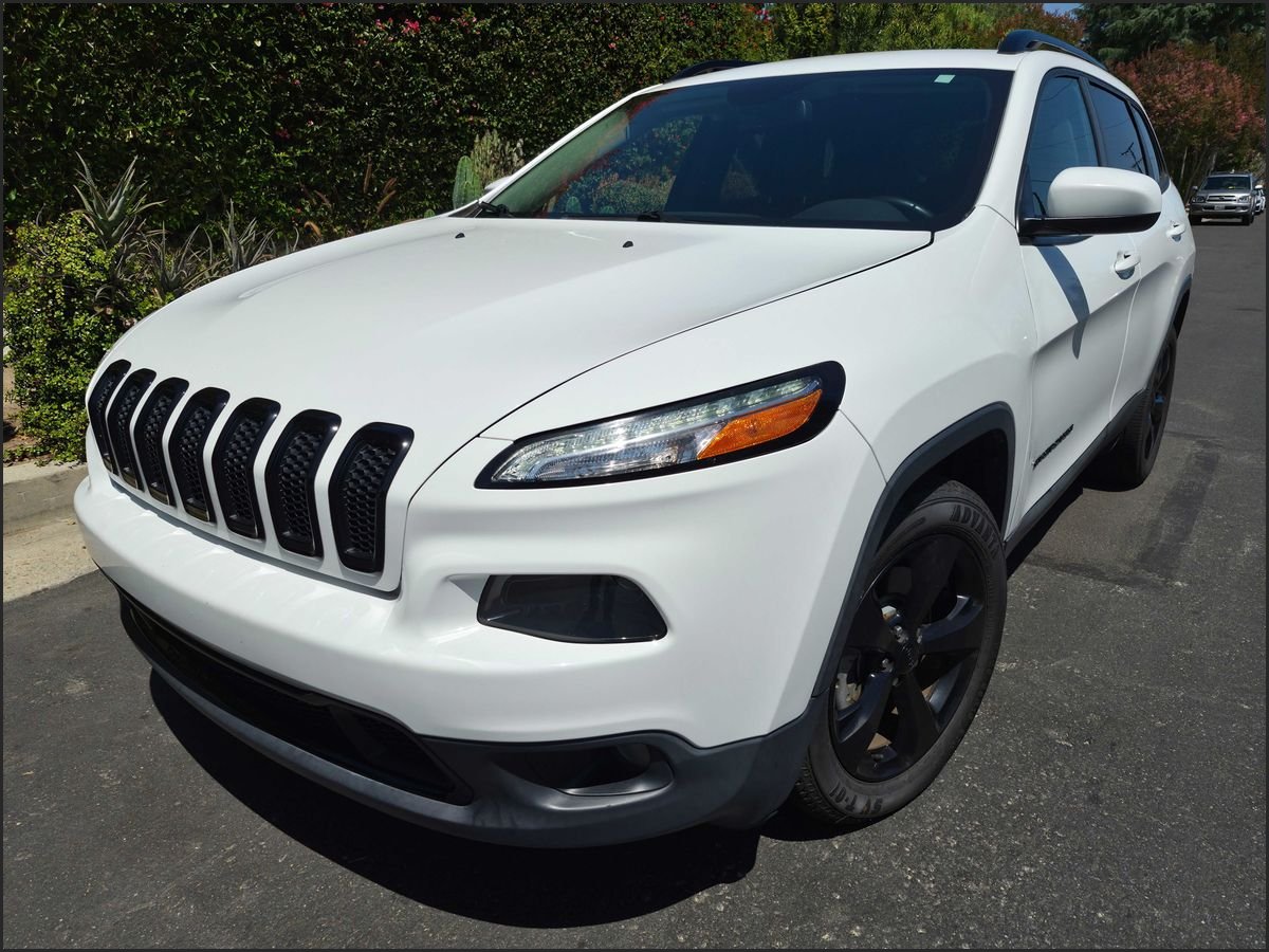 White 2018 Jeep Cherokee Latitude FWD SUV / Crossover Front-Wheel Drive 9-Speed Automatic