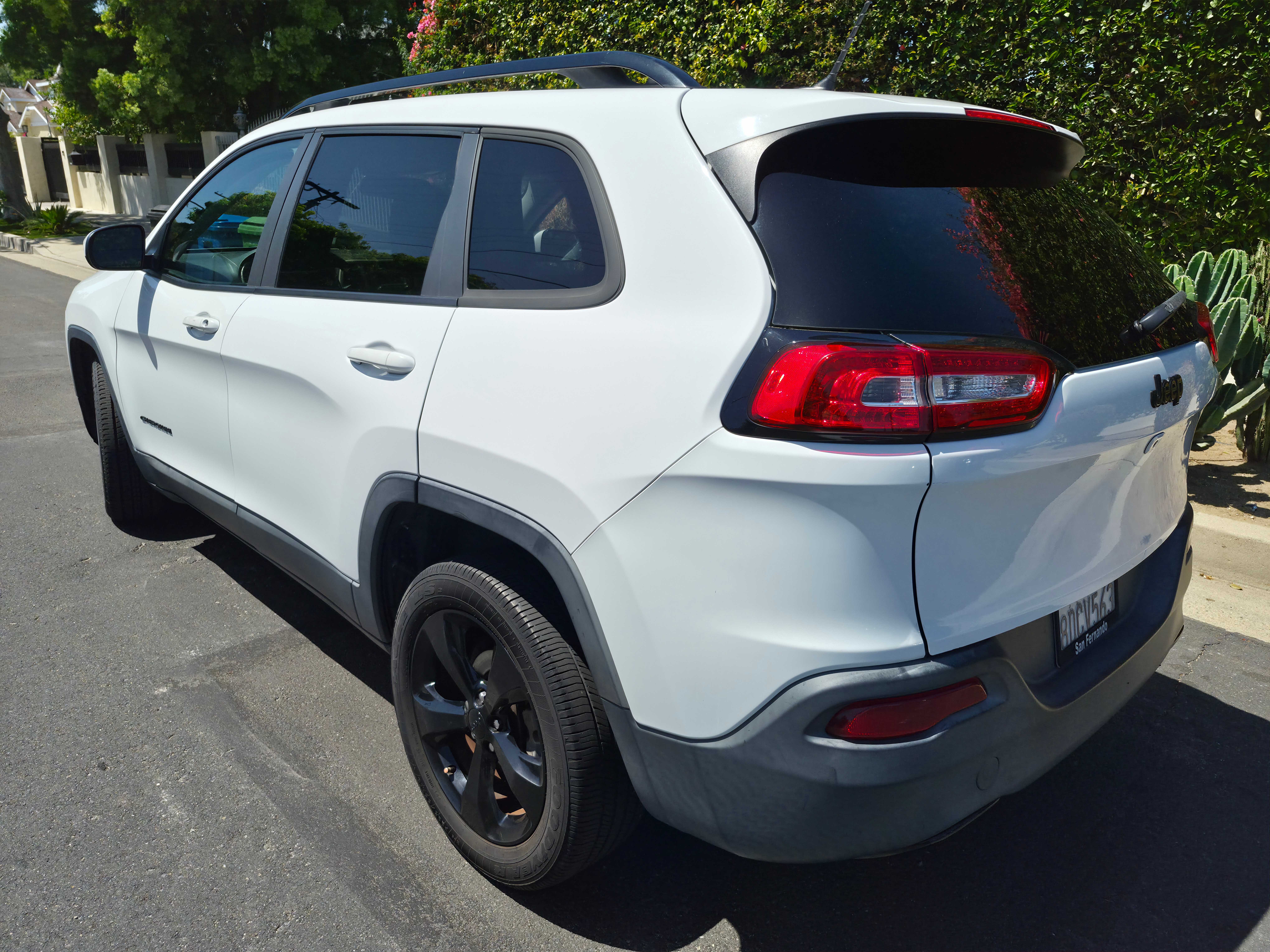 View vehicle photo 3