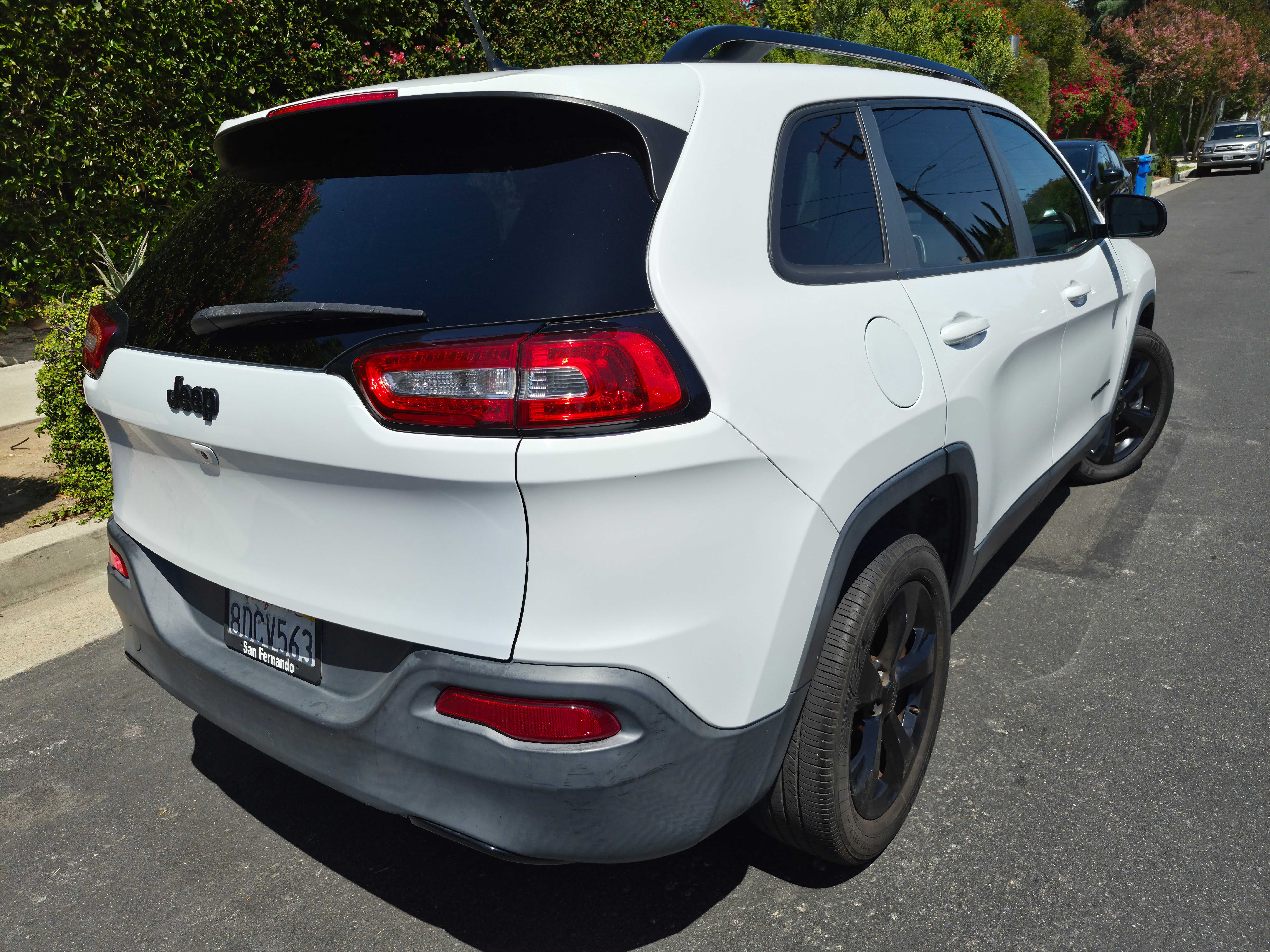 View vehicle photo 4