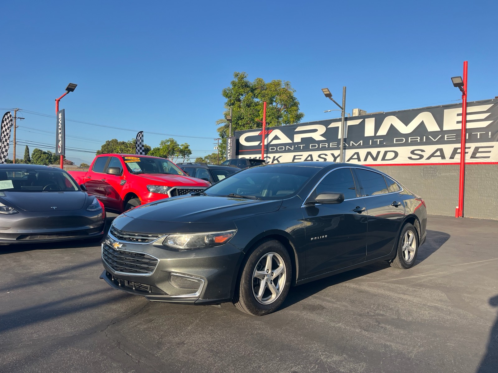 Gray 2018 Chevrolet Malibu Sedan Front-Wheel Drive 6-Speed Automatic