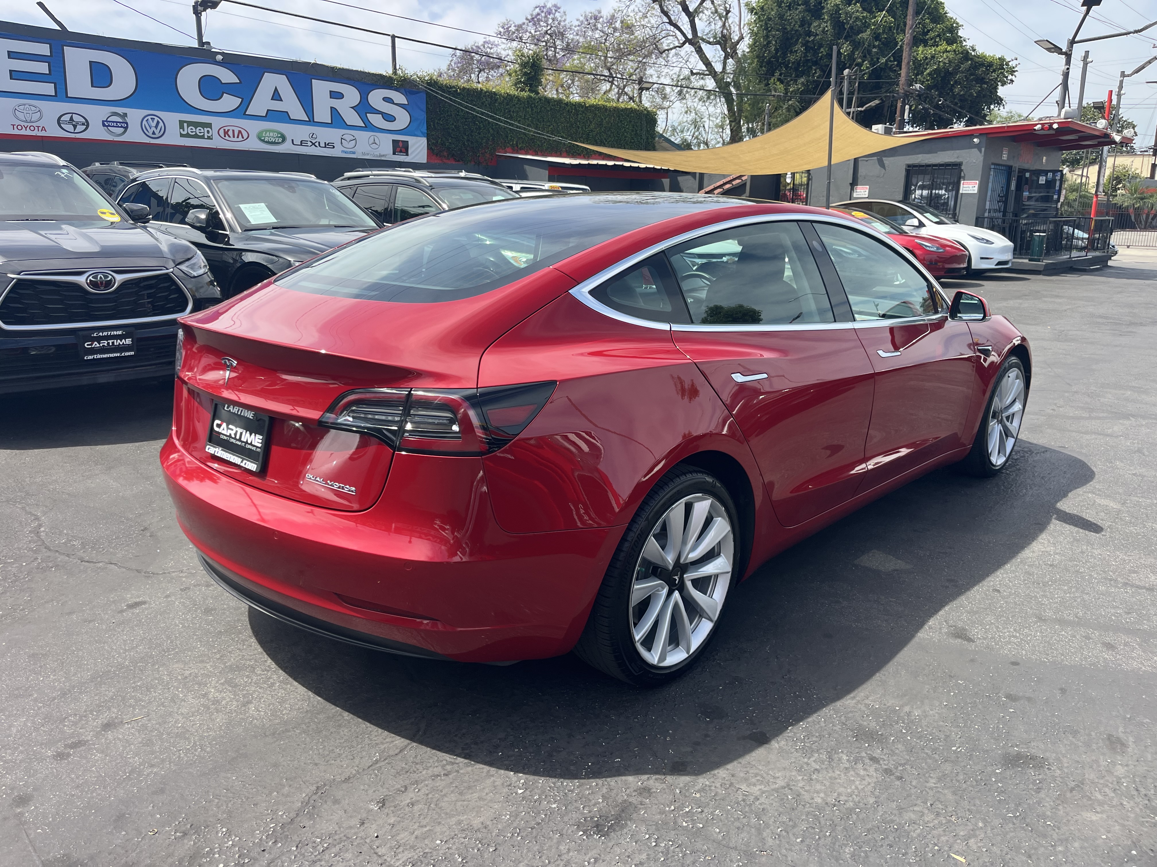 View vehicle photo 4