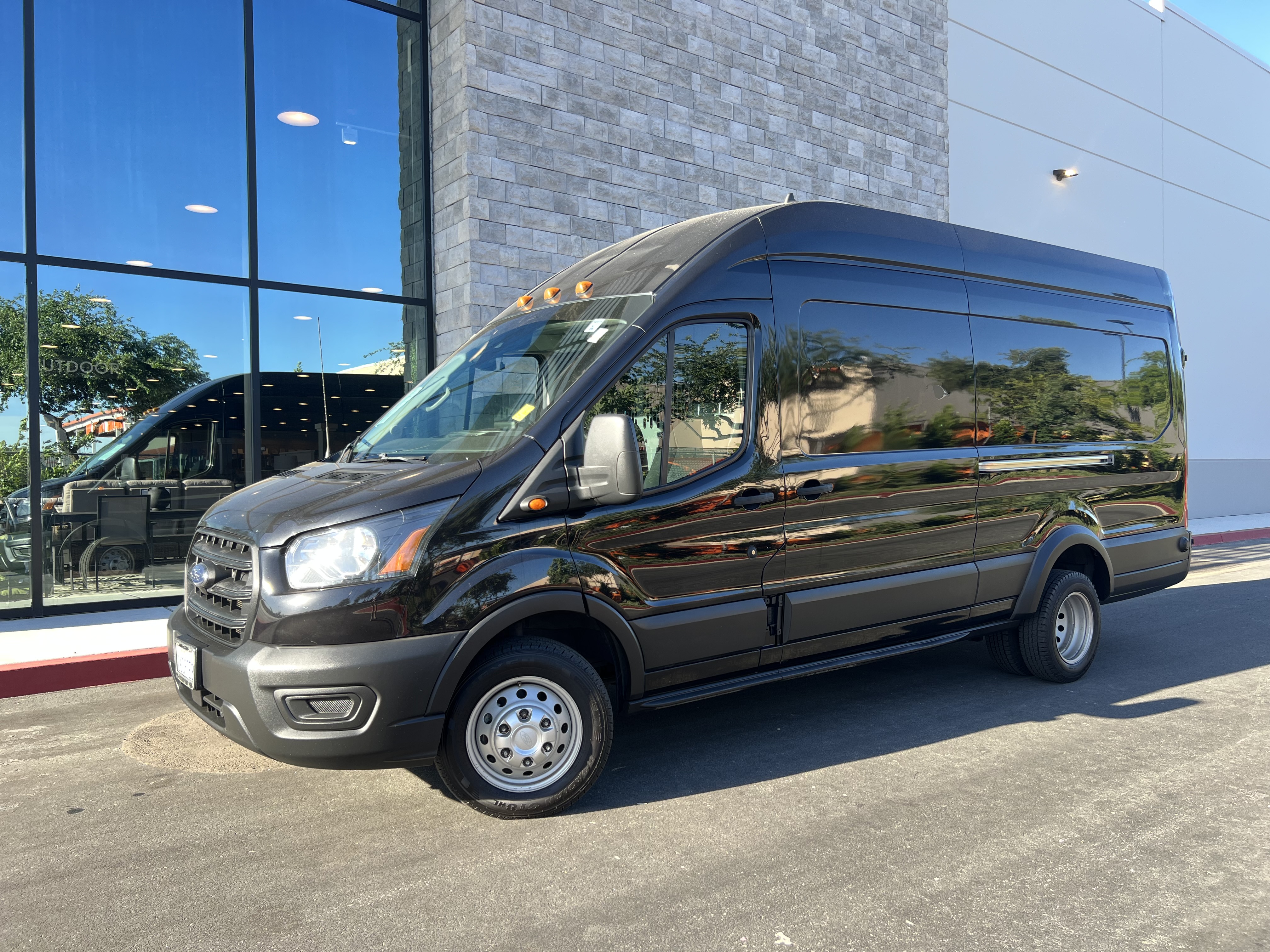 View vehicle photo 7