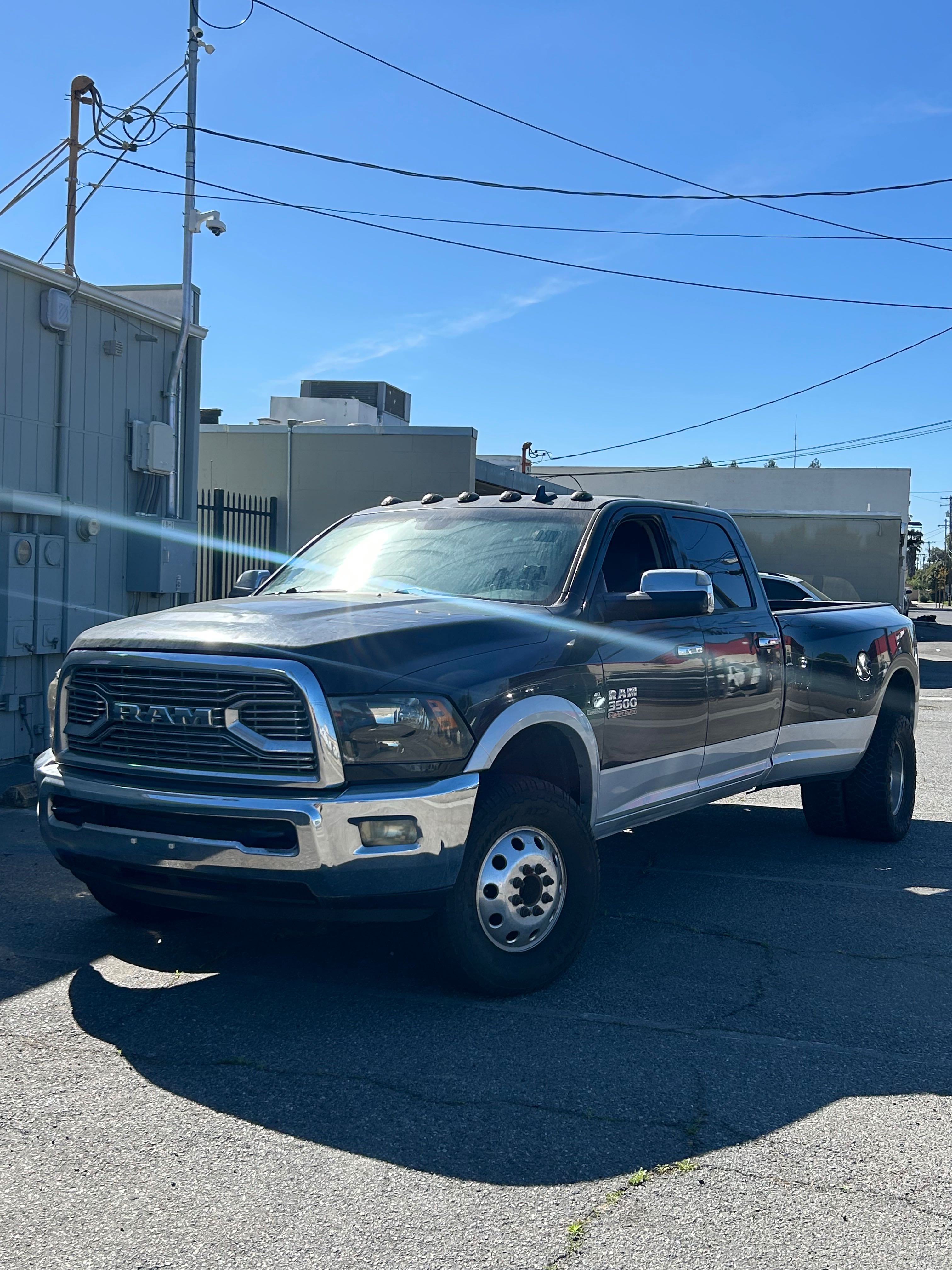 2015 RAM 3500 Laramie Crew Cab LB DRW 4WD