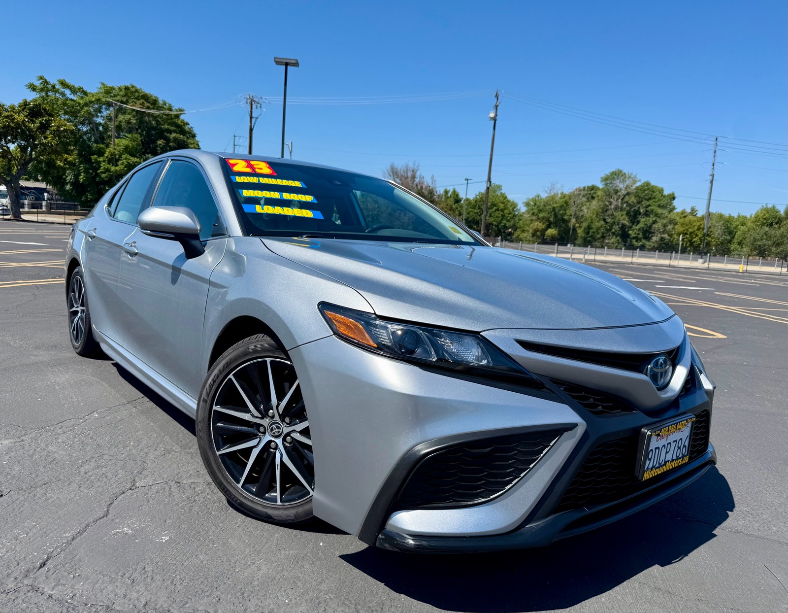 Silver 2023 Toyota Camry Hybrid Sedan Front-Wheel Drive Continuously Variable Transmission