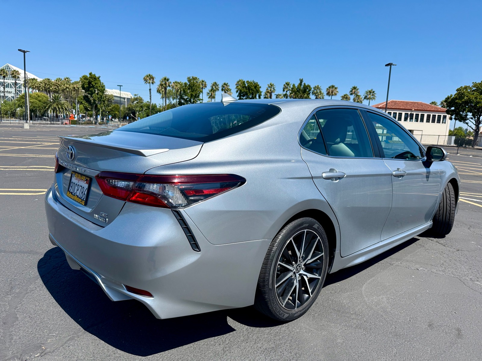 View vehicle photo 4