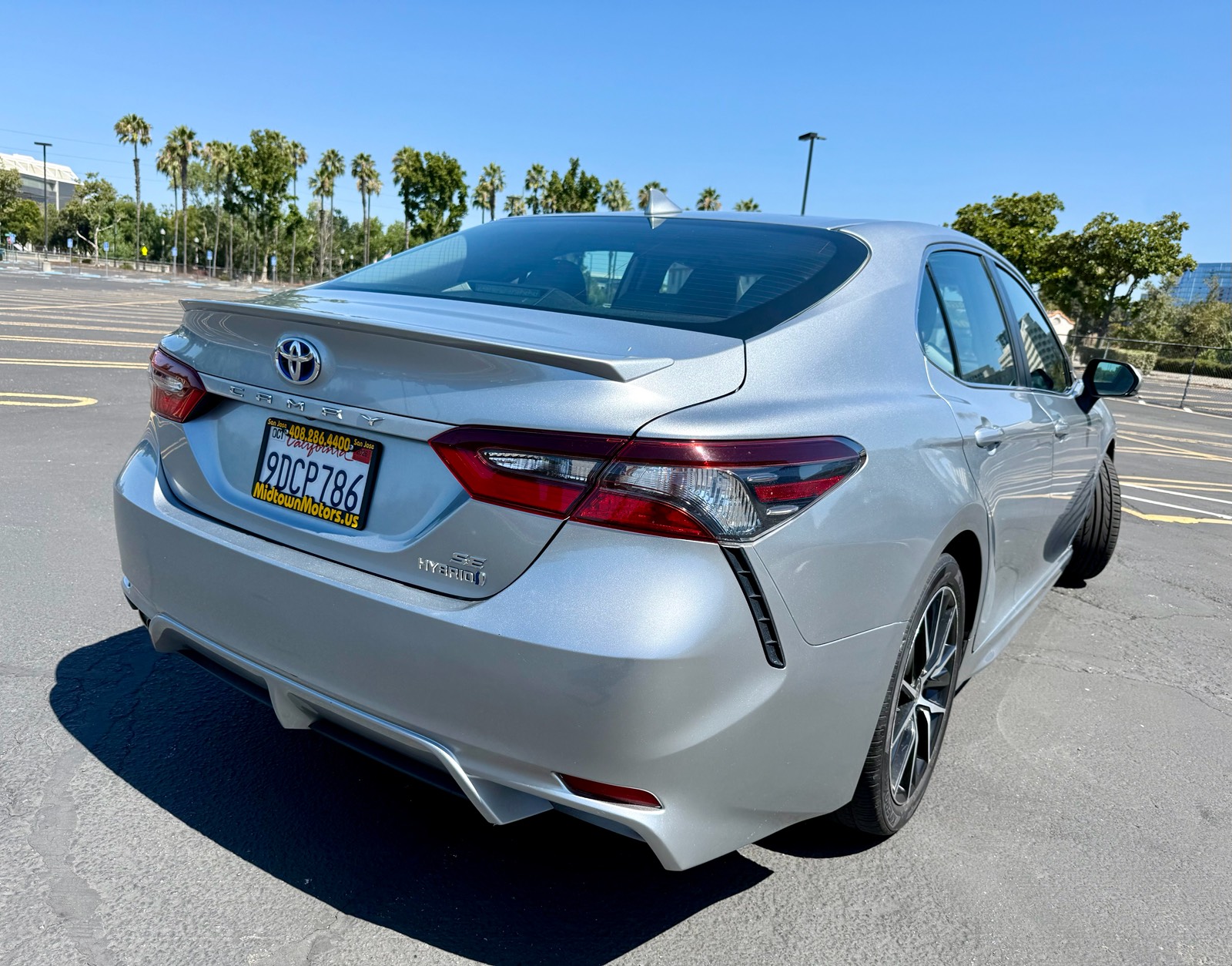 View vehicle photo 5