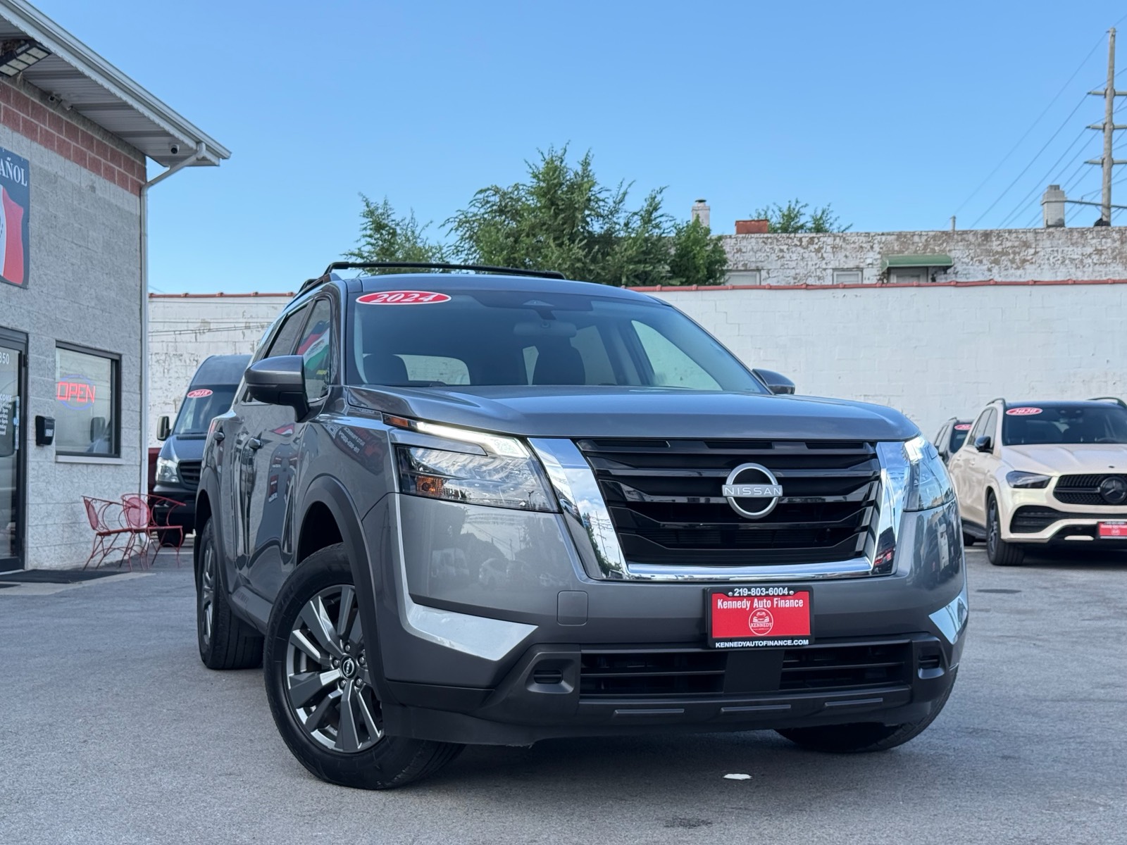2024 NISSAN PATHFINDER SV