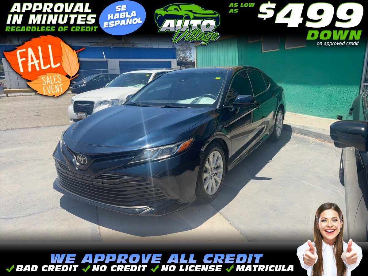 Blue 2018 Toyota Camry Sedan Front-Wheel Drive 8-Speed Automatic