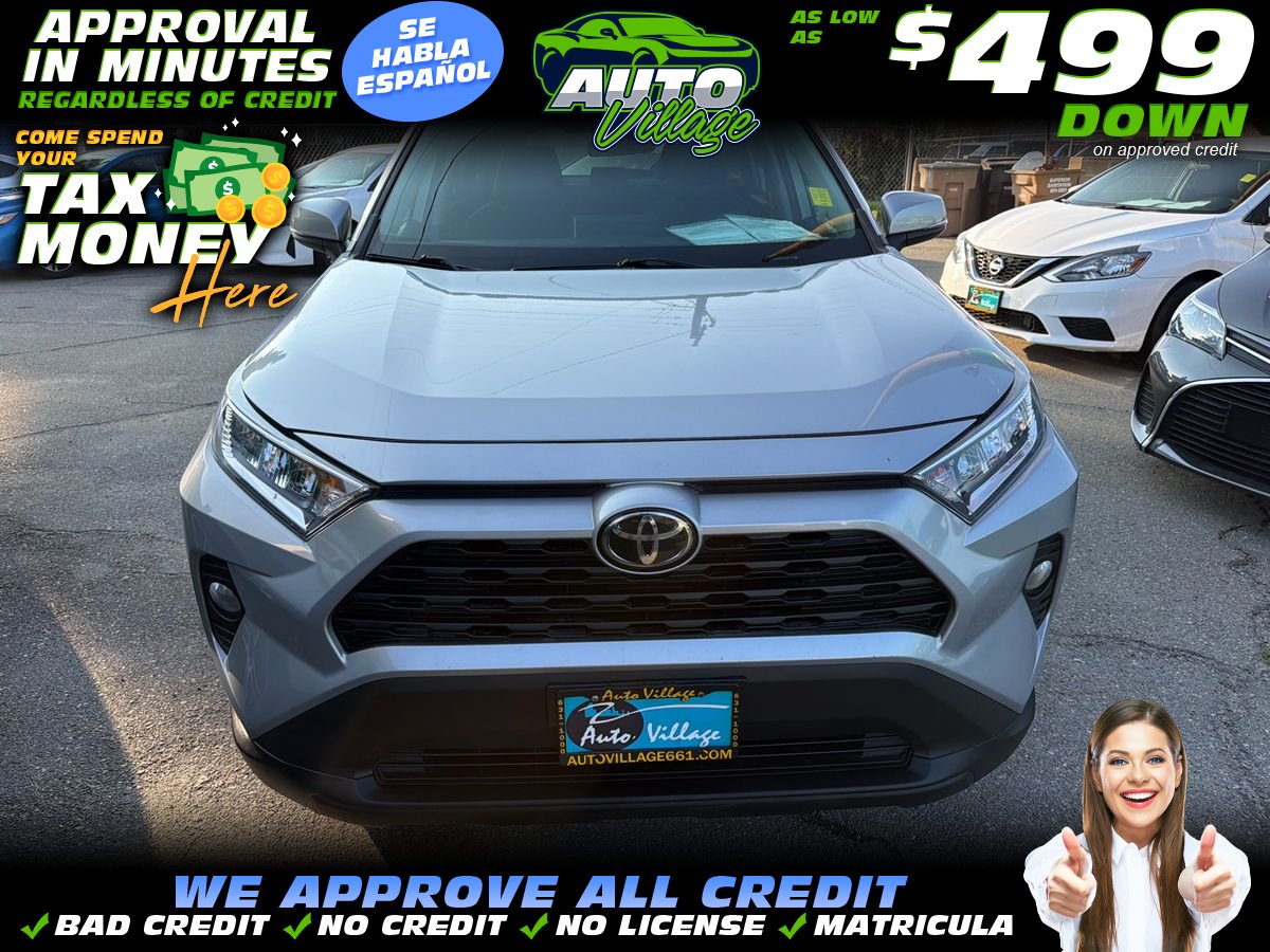 Silver 2019 Toyota RAV4 XLE FWD SUV / Crossover Front-Wheel Drive 8-Speed Dual Clutch