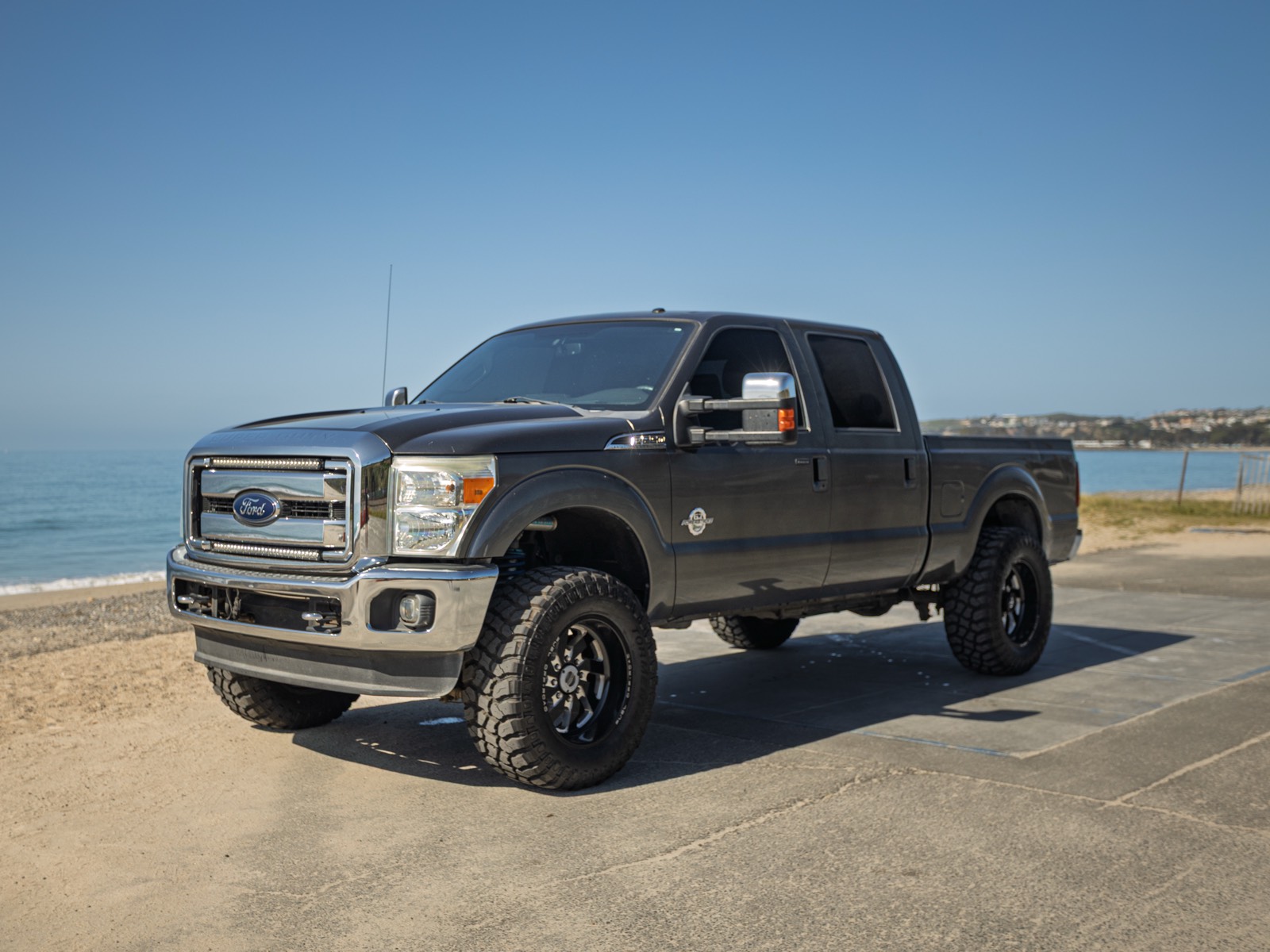  2016 Ford F-250 Super Duty Lariat Crew Cab 4WD   