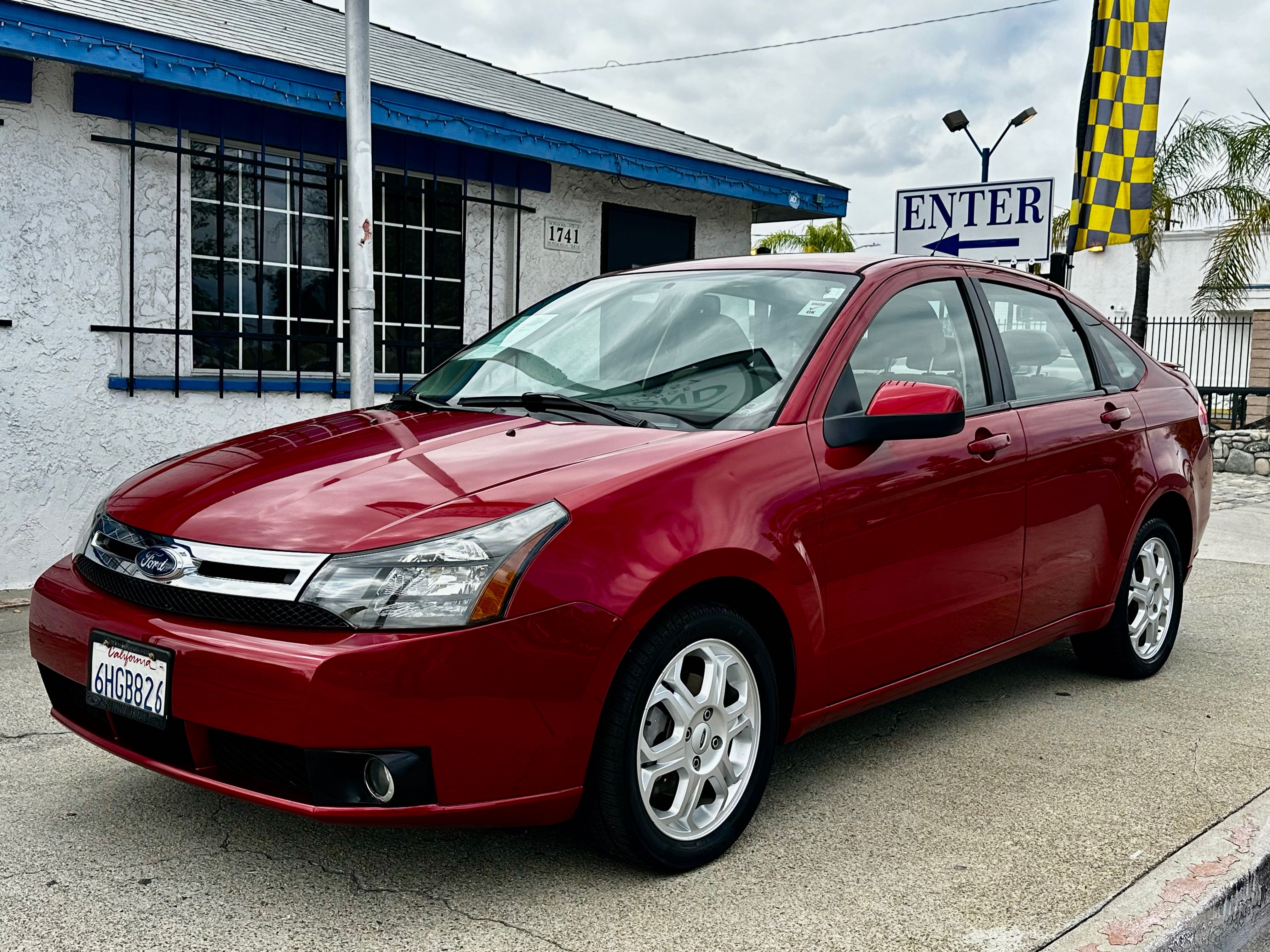 Red 2009 Ford Focus SES Sedan Front-Wheel Drive 4-Speed Automatic Overdrive