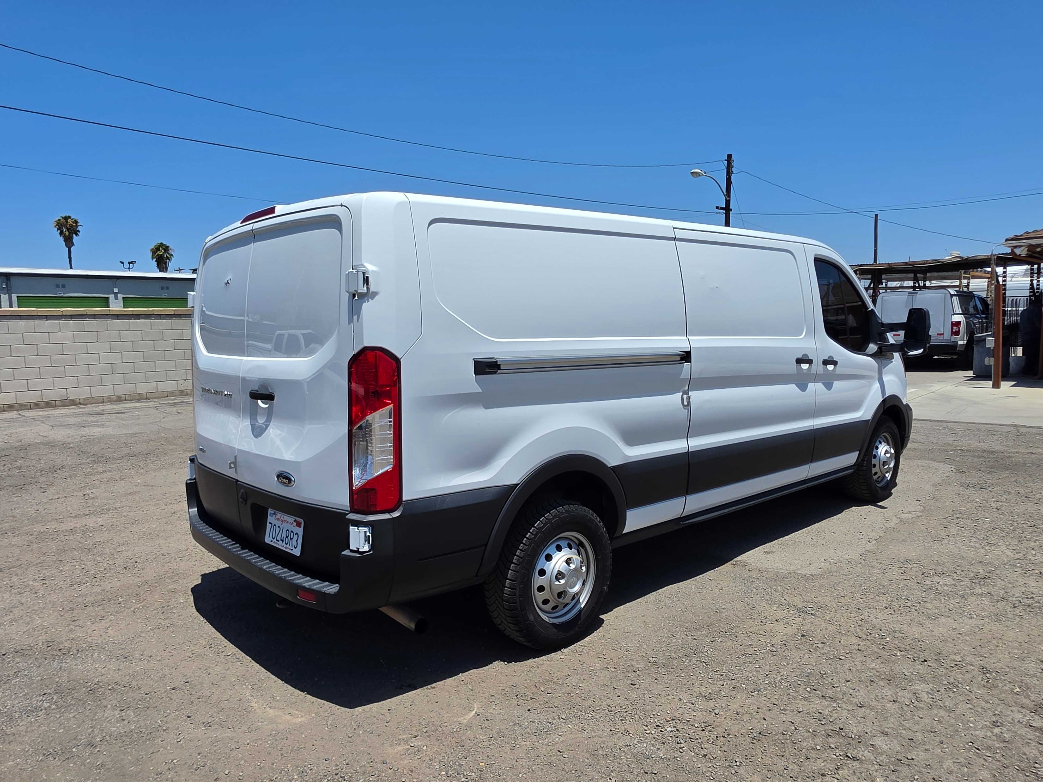View vehicle photo 7