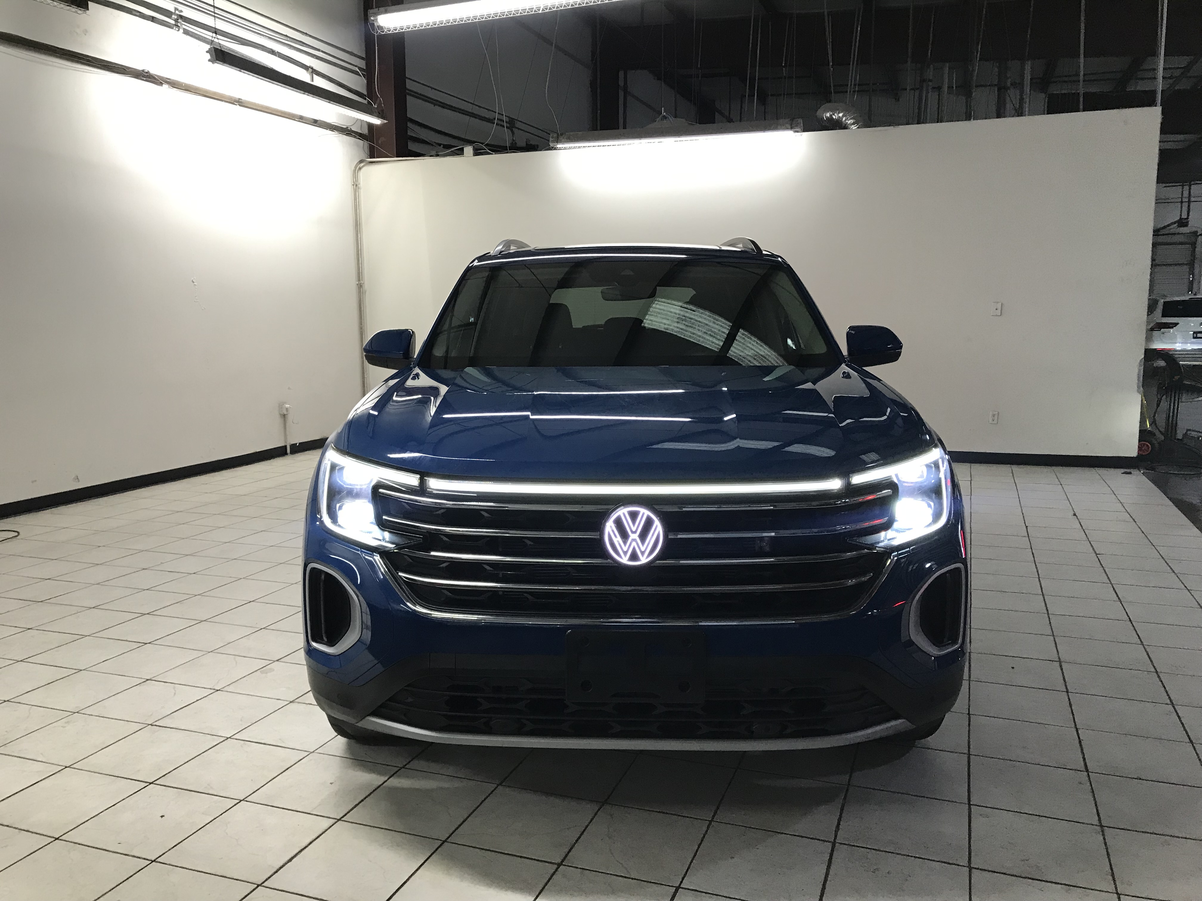 Blue 2025 Volkswagen Atlas SE FWD with Technology SUV / Crossover Front-Wheel Drive 8-Speed Automatic