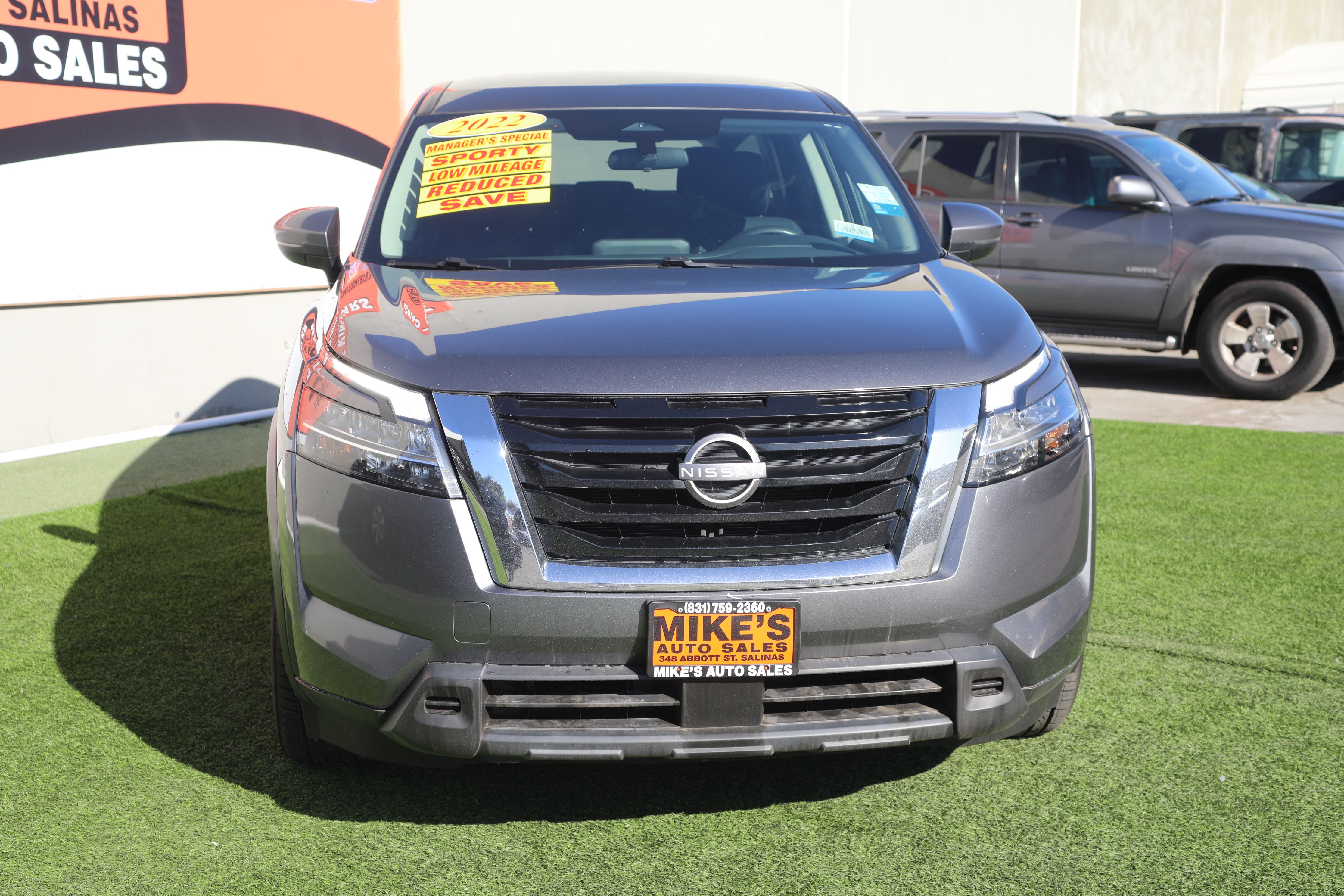 View vehicle photo 3