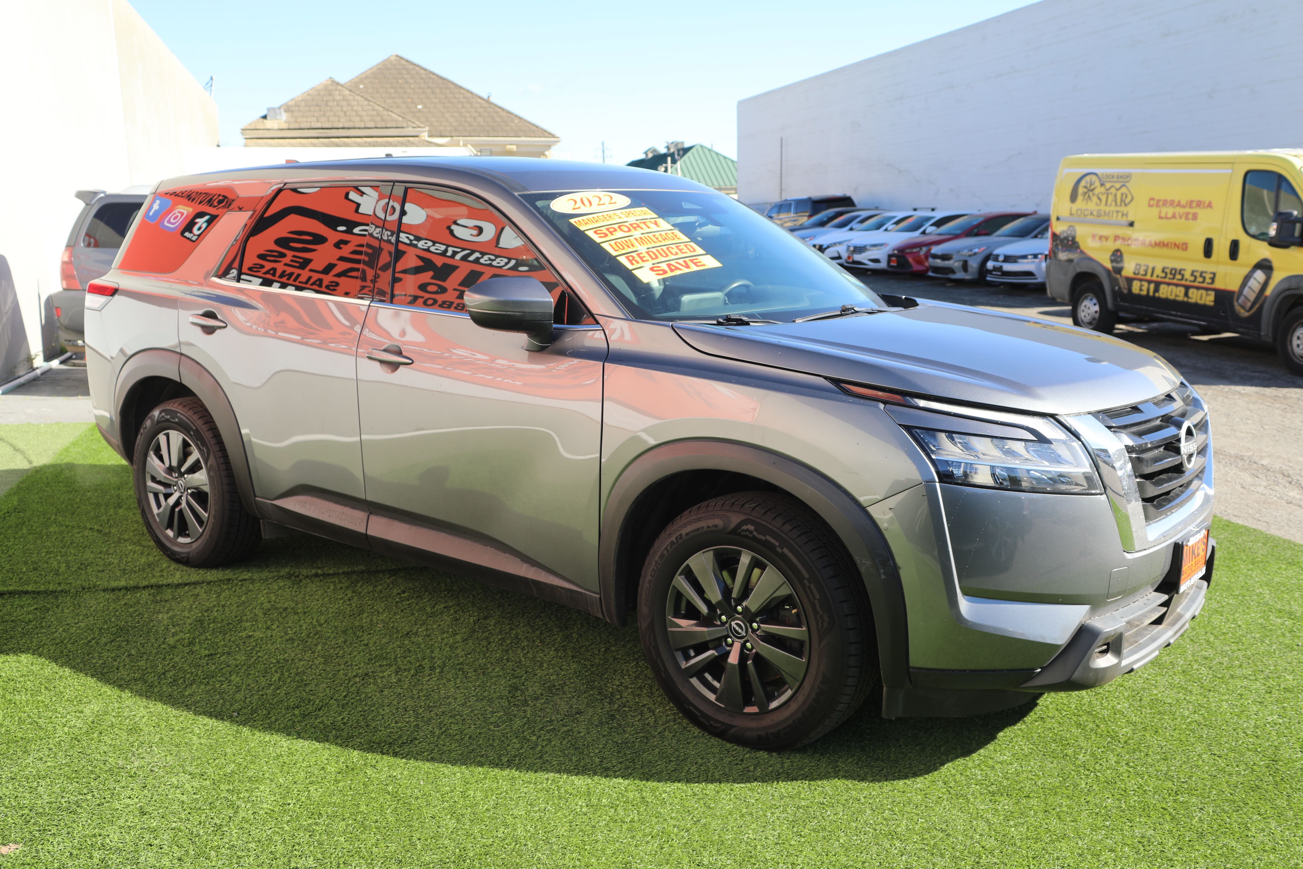 View vehicle photo 4