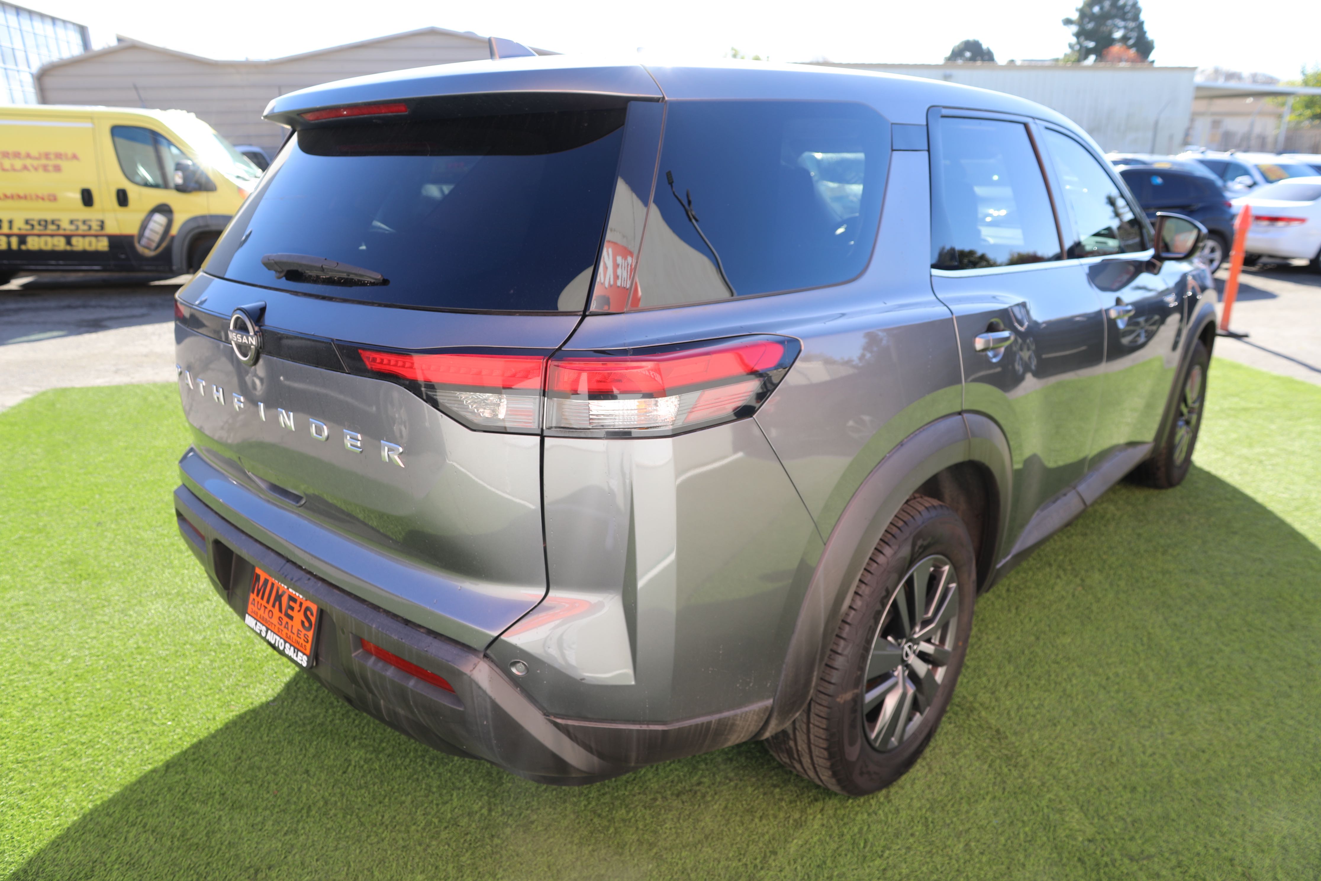 View vehicle photo 6