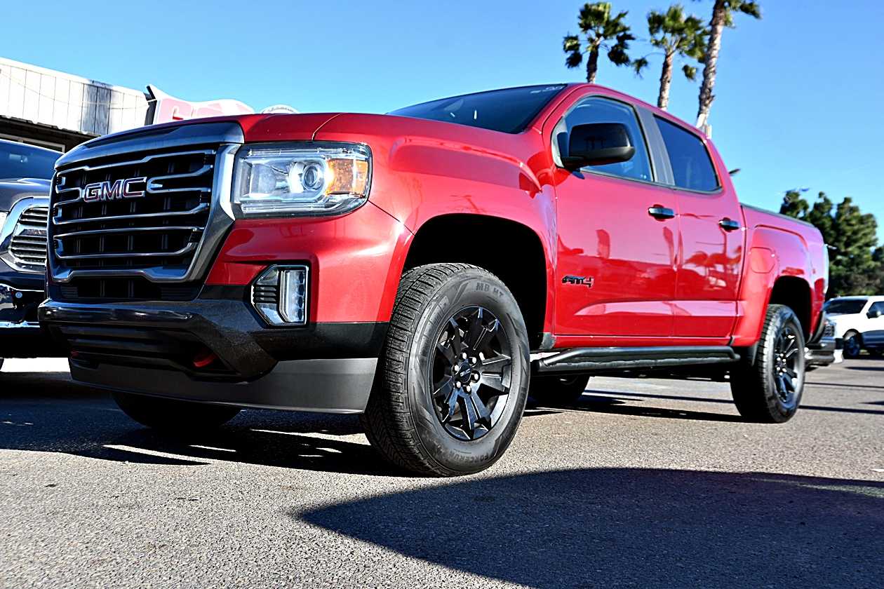 2022 GMC Canyon AT4 Crew Cab 4WD with Cloth
