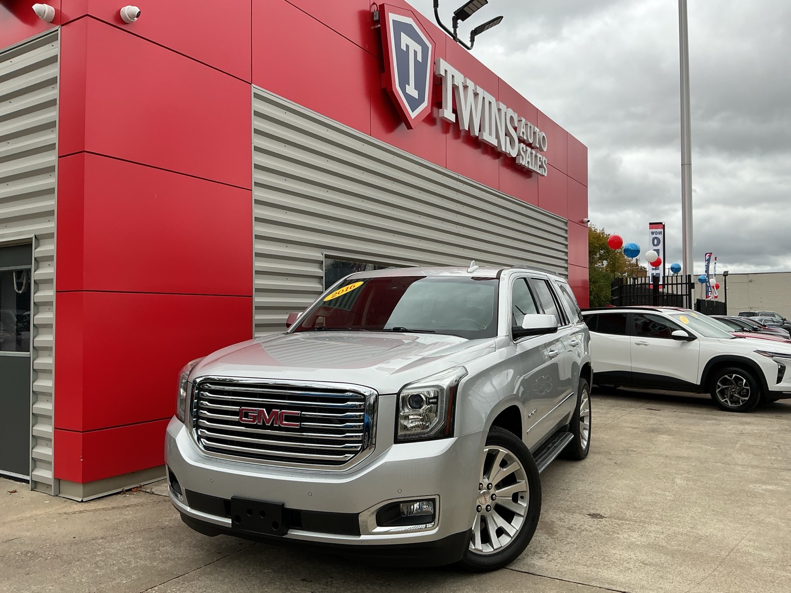 Silver 2016 GMC Yukon SUV / Crossover Four-Wheel Drive 6-Speed Automatic Overdrive