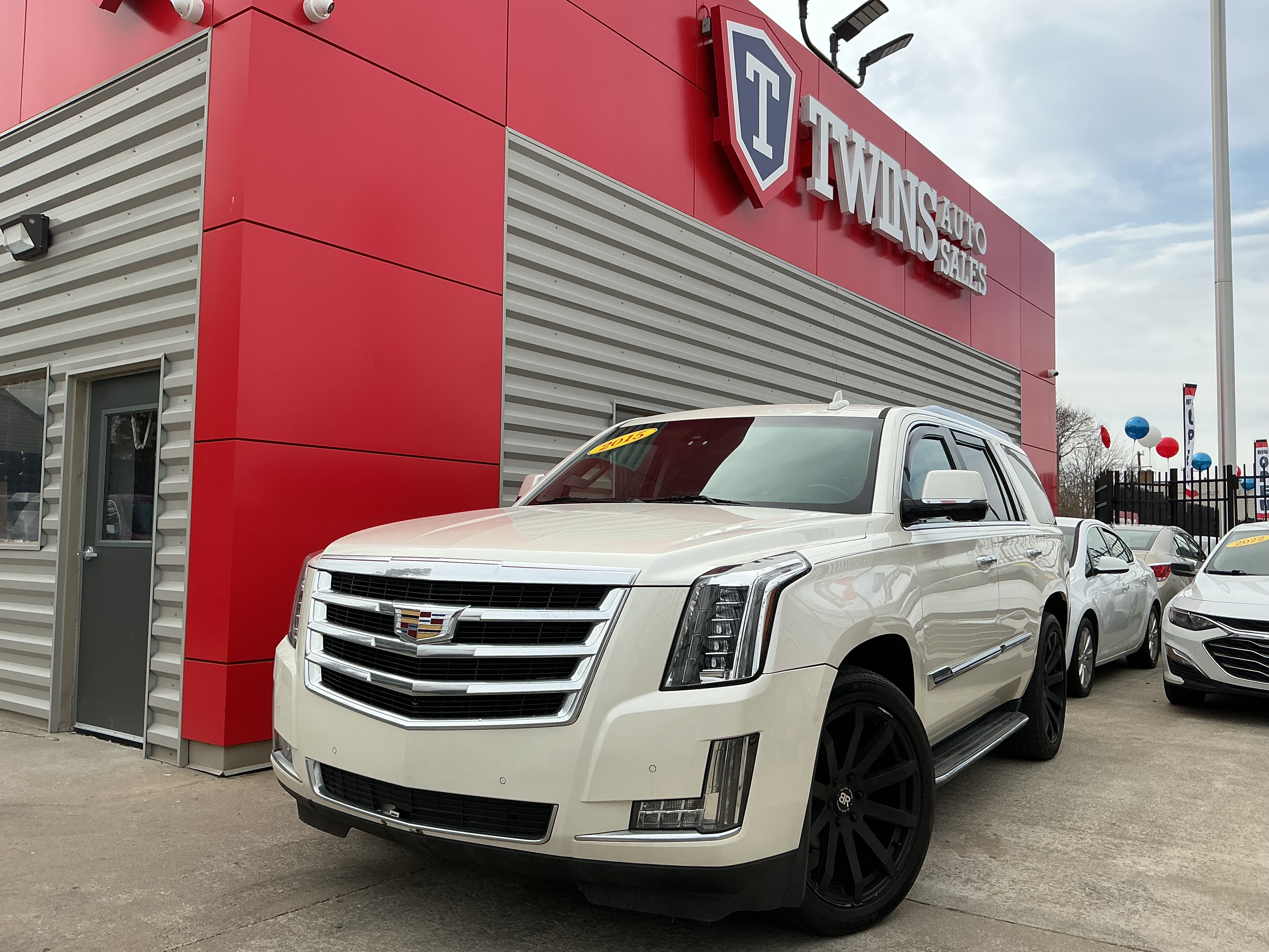 White 2015 Cadillac Escalade Luxury 4WD SUV / Crossover Four-Wheel Drive 8-Speed Automatic