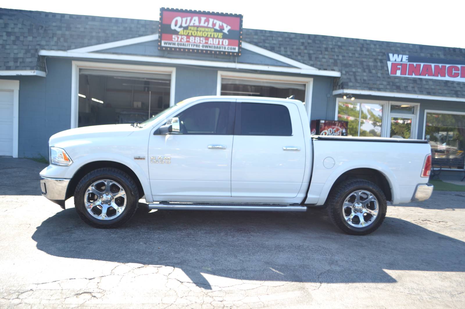 2013 RAM 1500 Blanco Camioneta Todo terreno 6 velocidades Automática