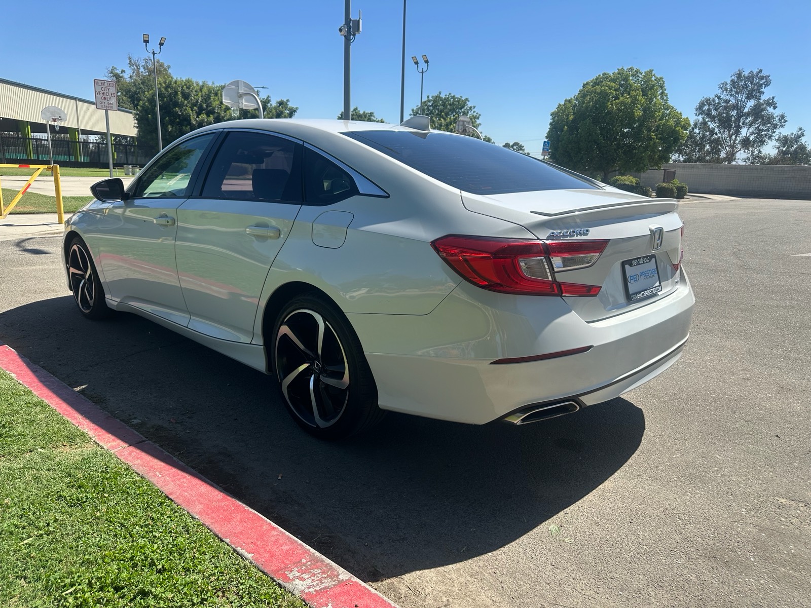 View vehicle photo 2