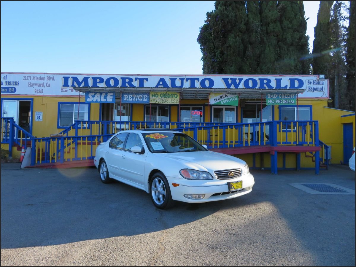 White 2004 INFINITI I35 Sedan Front-Wheel Drive Automatic