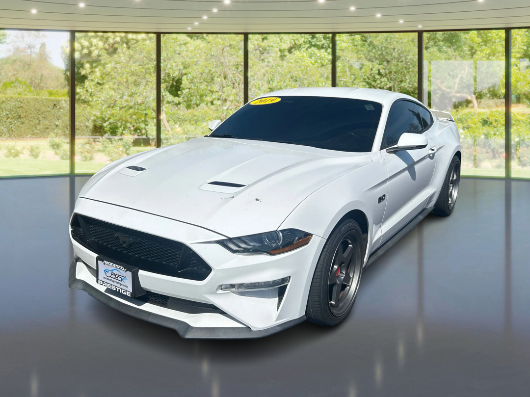 Ford Mustang GT Premium Coupe RWD