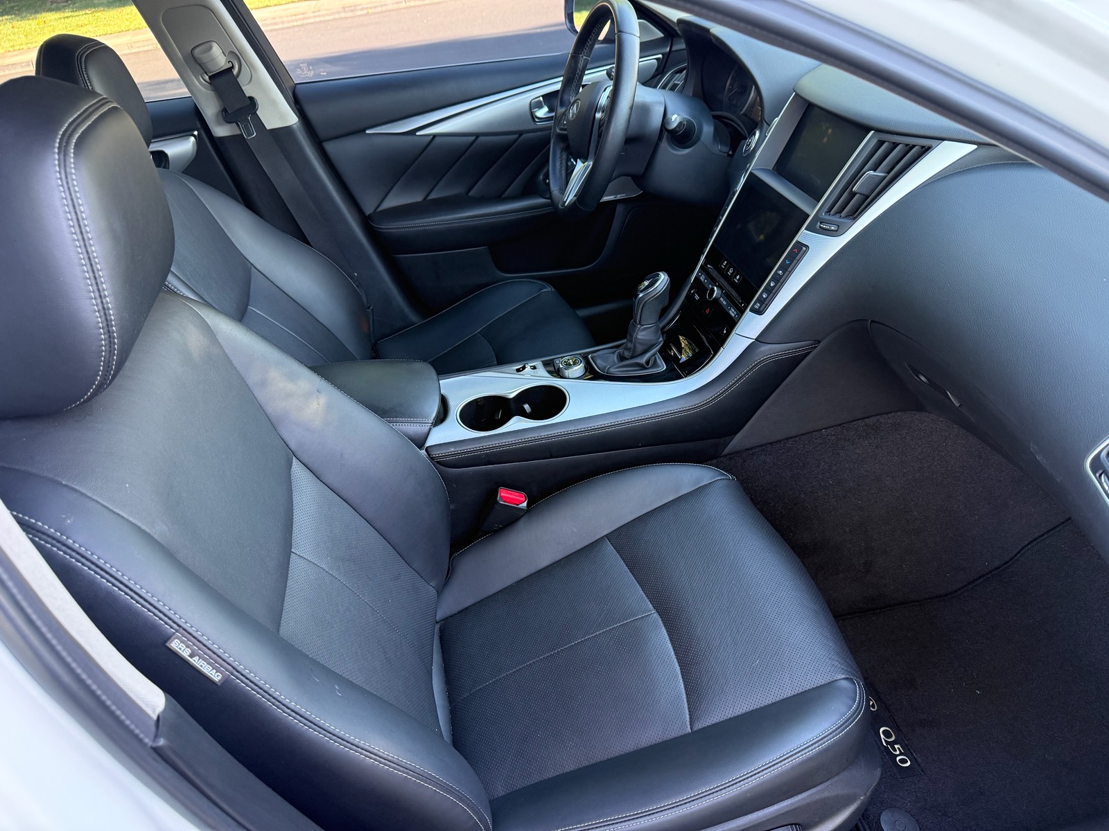 View vehicle photo 7